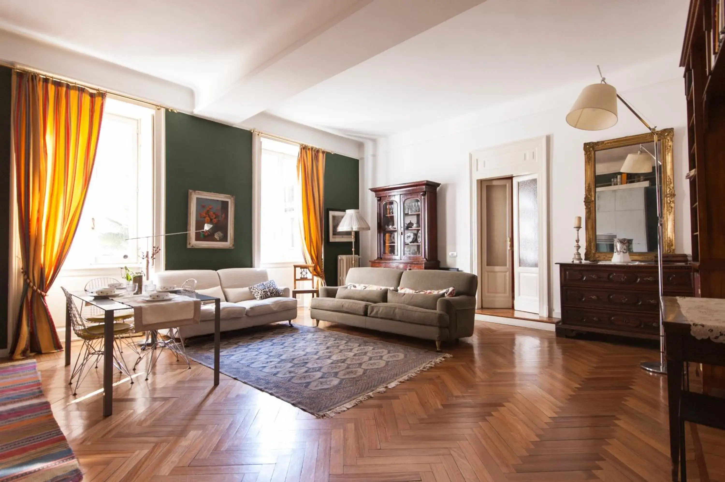 Sophisticated apt near Duomo Sophisticated apt near Duomo