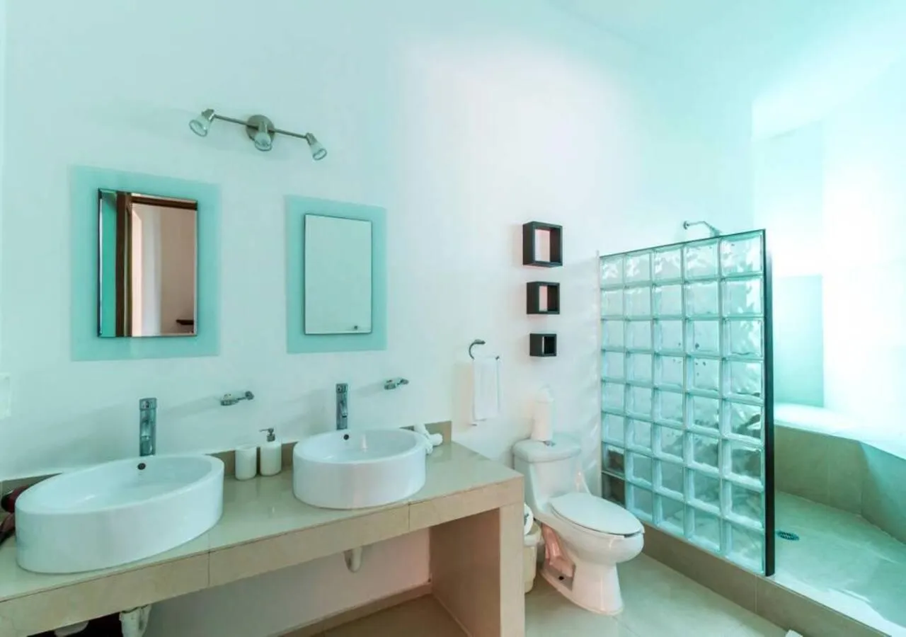 Bathroom in Private Pool Villa, Walk to Beach & 5th Ave