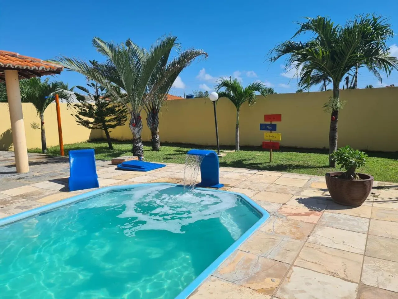 Swimming pool in Pousada Sonho de Mar