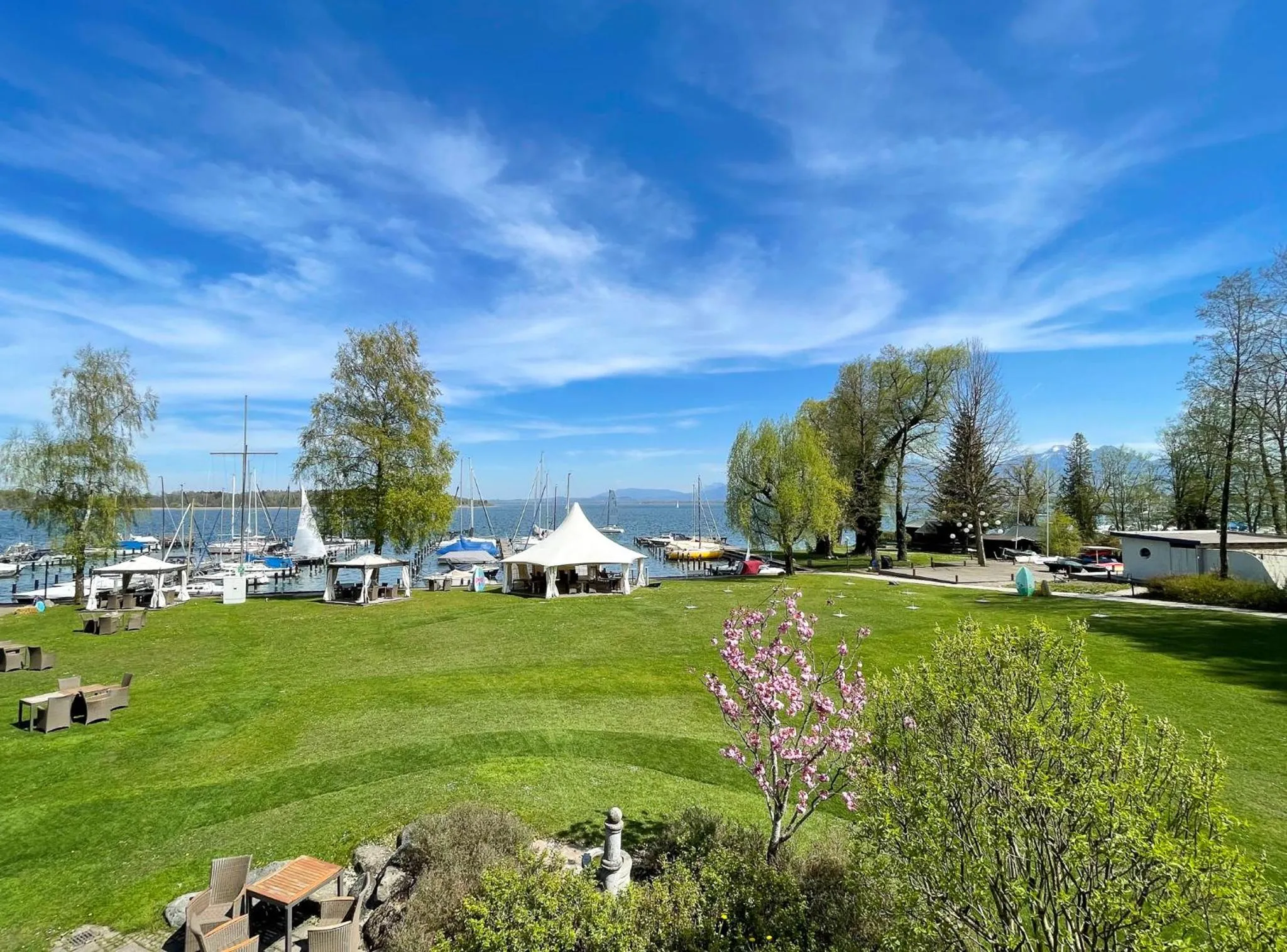 Garden view in Yachthotel Chiemsee GmbH