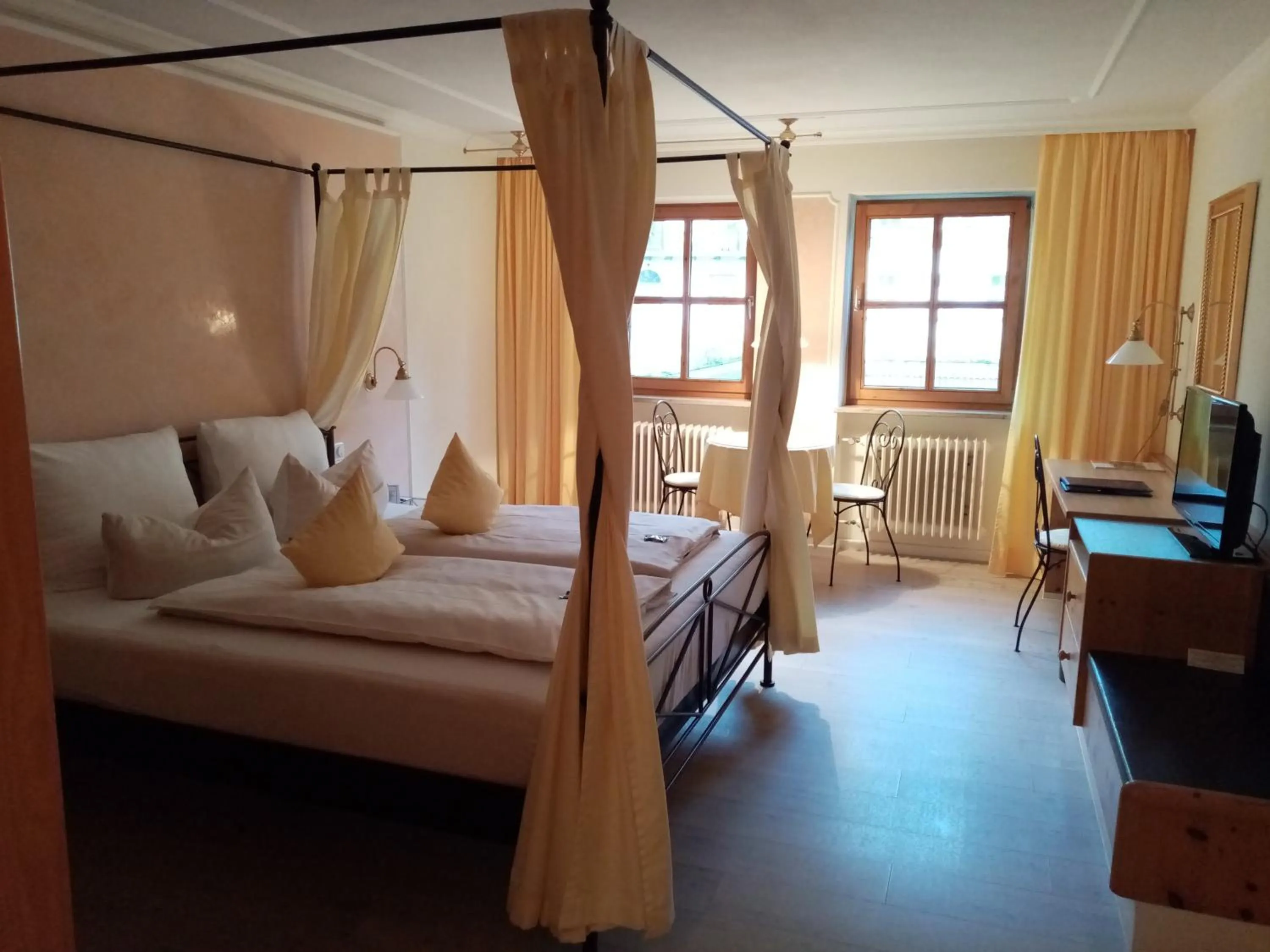 Photo of the whole room, Bed in Yachthotel Chiemsee GmbH