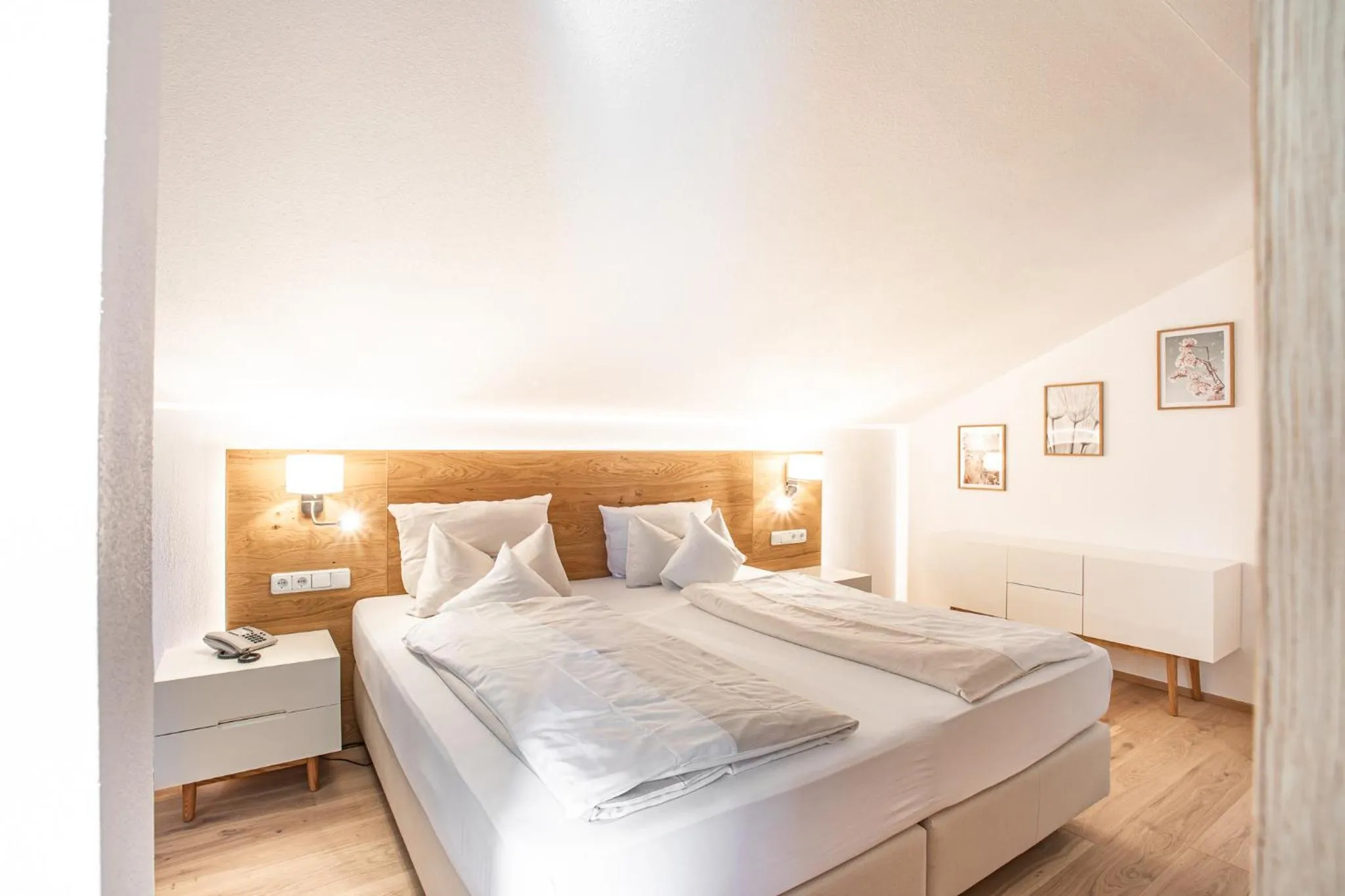 Photo of the whole room, Bed in Yachthotel Chiemsee GmbH