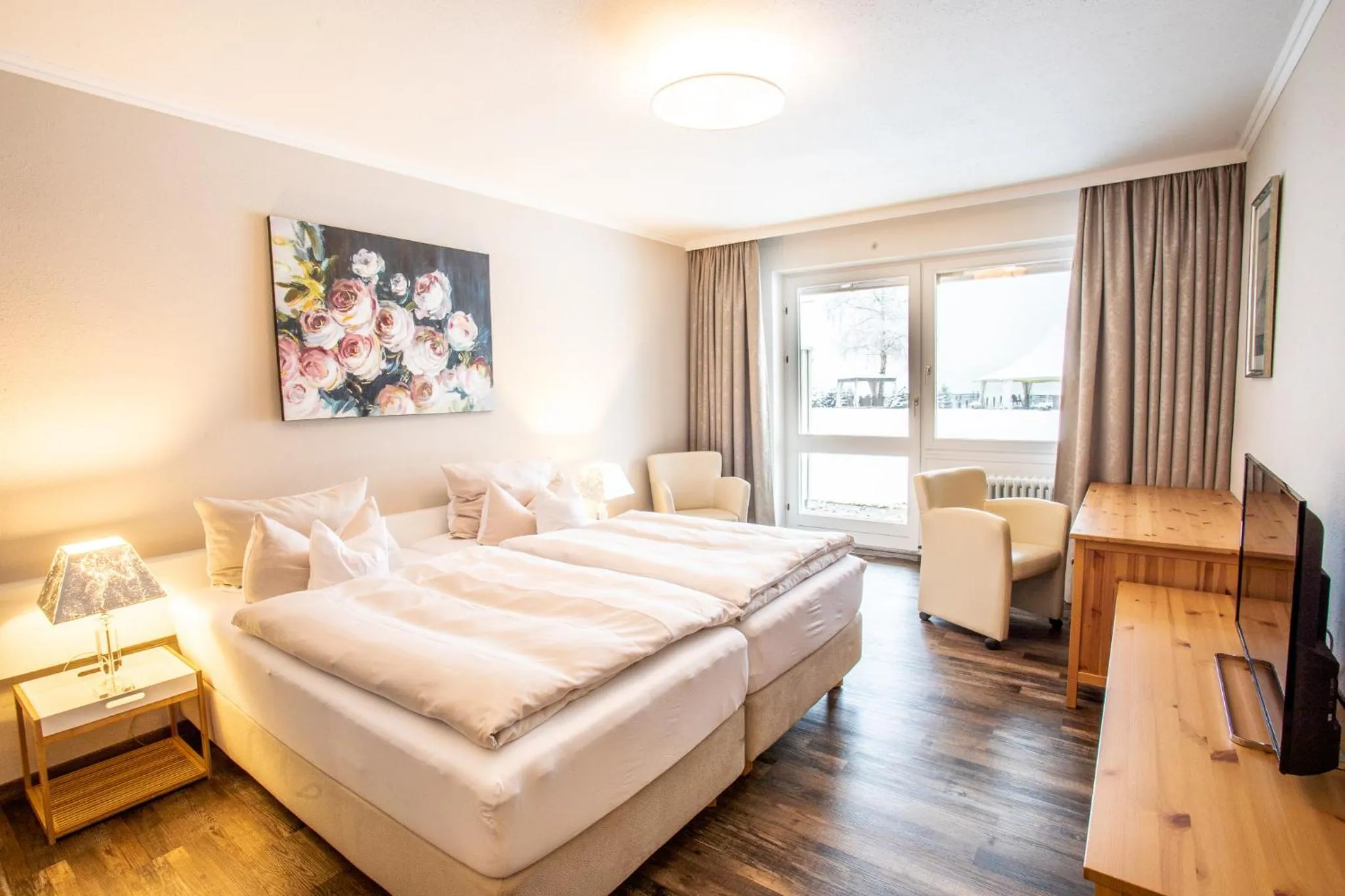 Photo of the whole room, Bed in Yachthotel Chiemsee GmbH