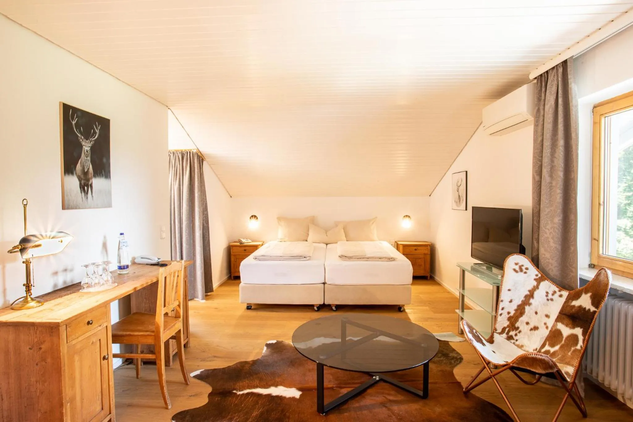 Photo of the whole room, Bed in Yachthotel Chiemsee GmbH