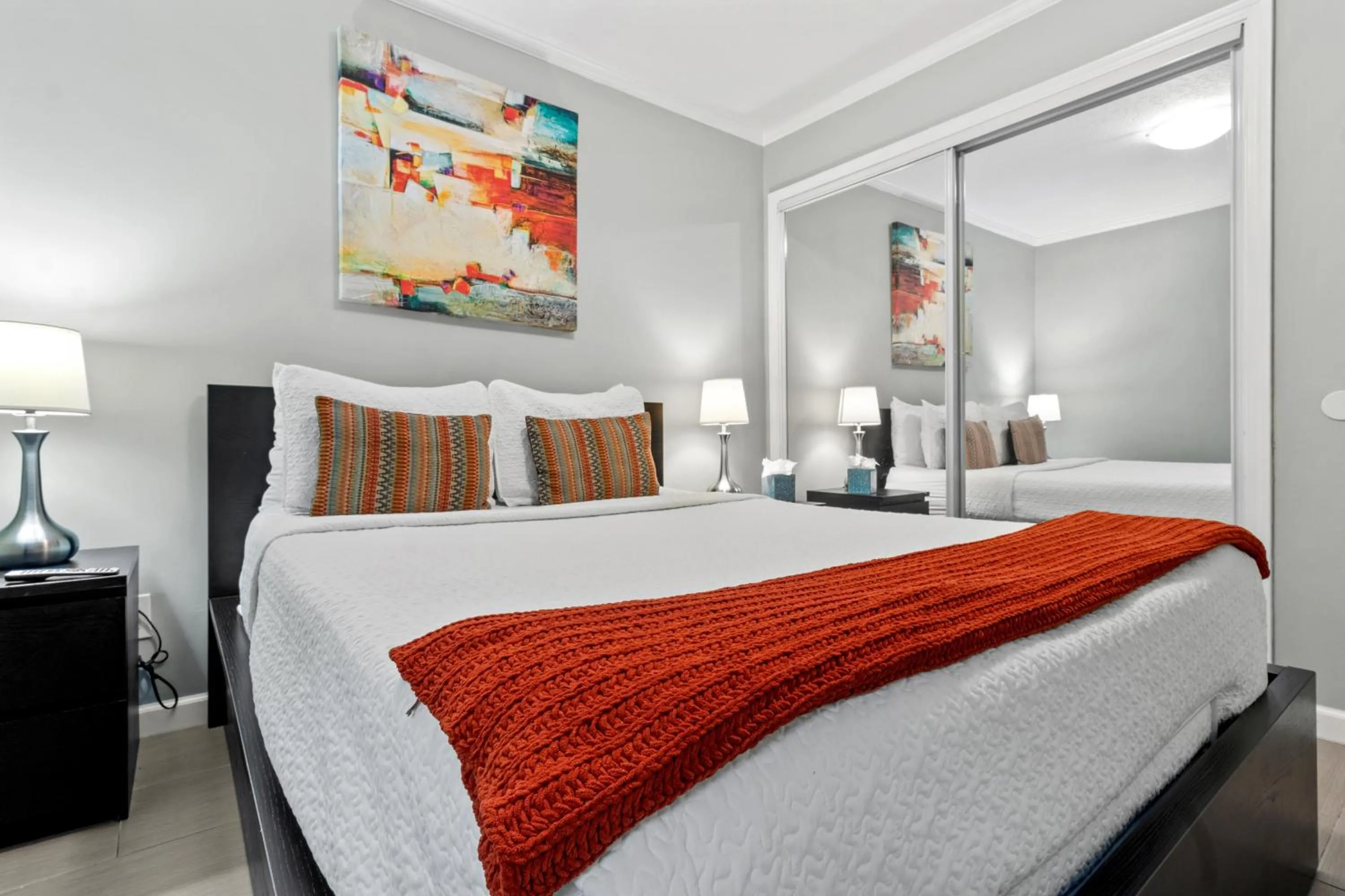 Bed in 227-WIFI, New Paint, AMAZING Views, Close to BUCS stadium