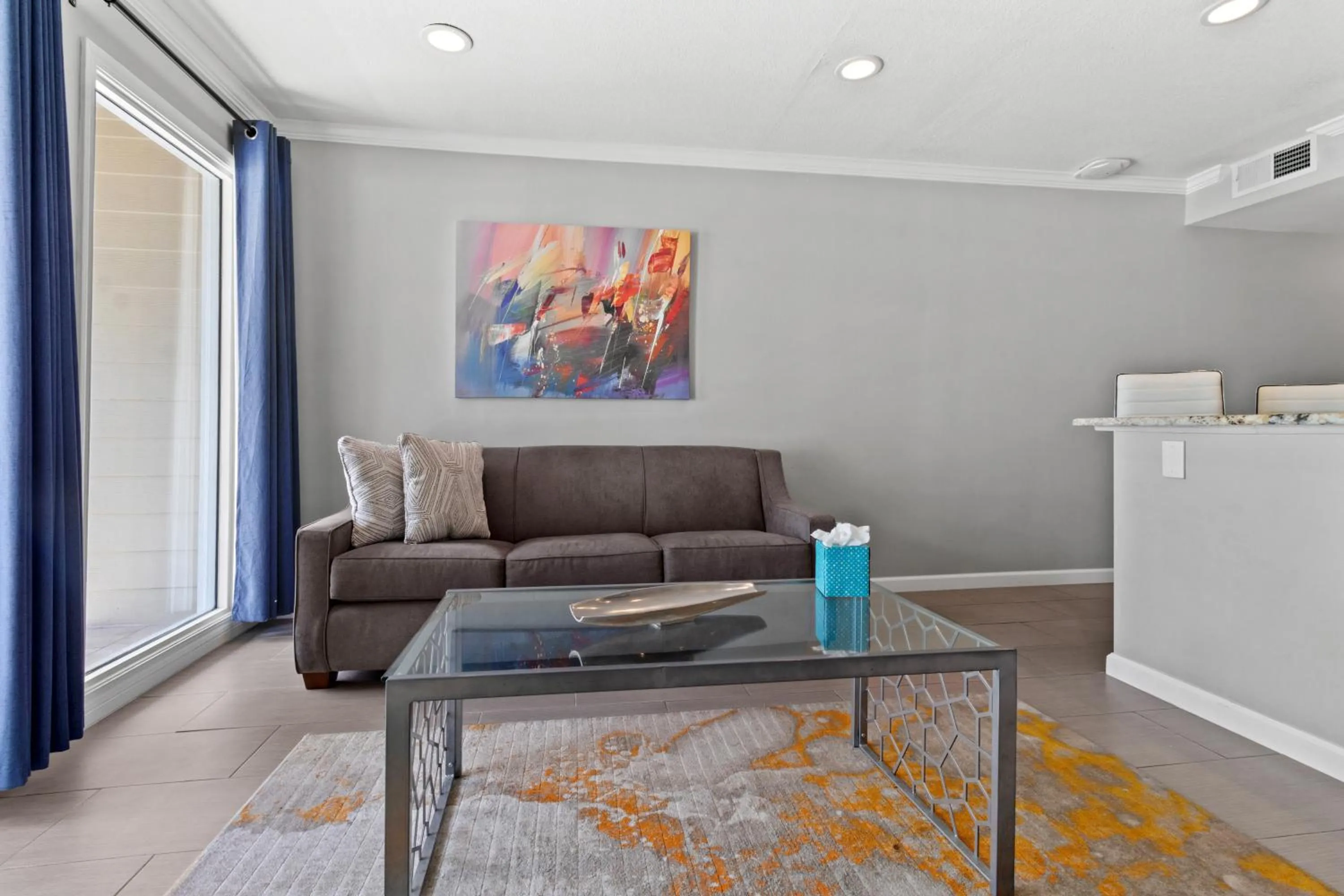 Living room in 227-WIFI, New Paint, AMAZING Views, Close to BUCS stadium