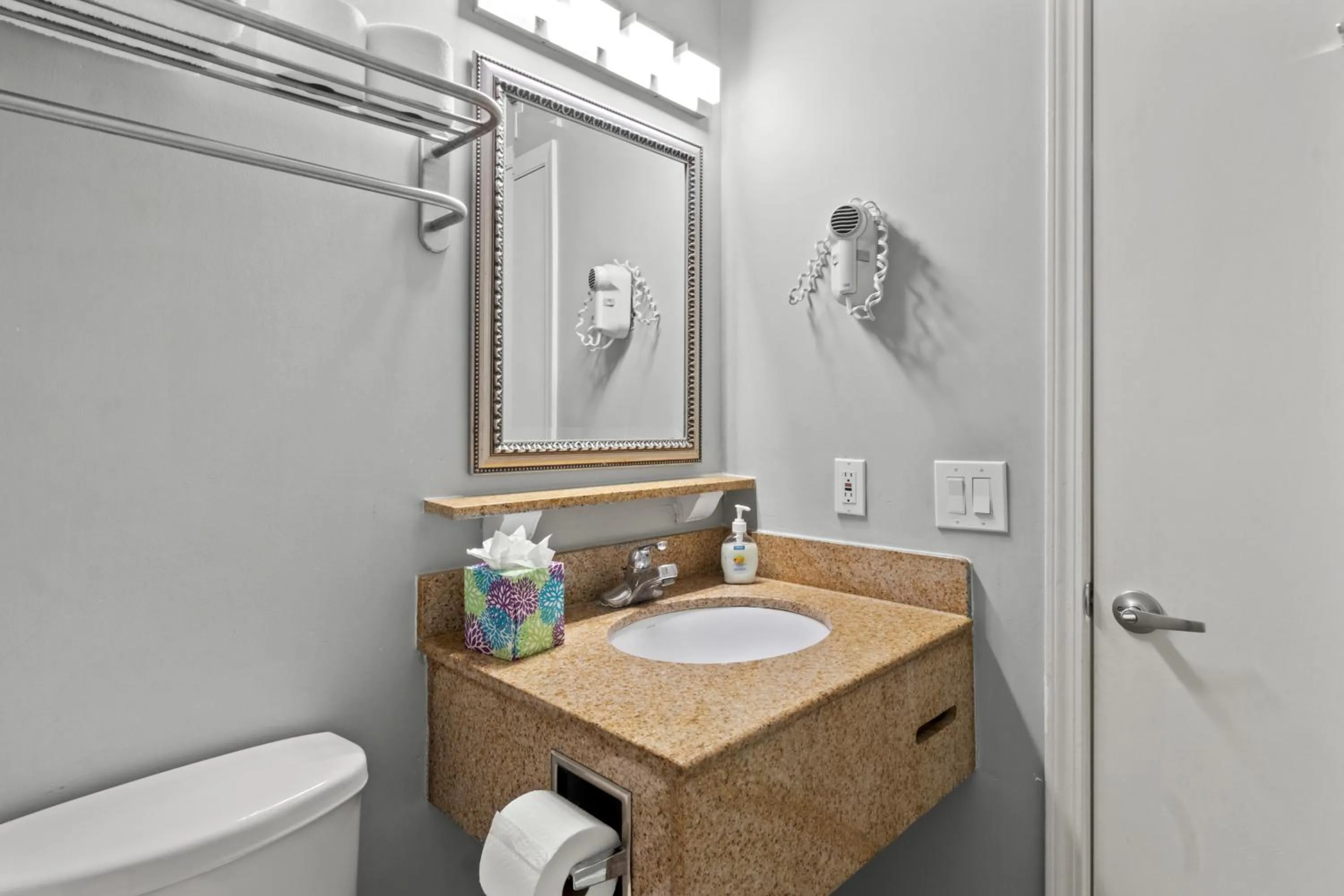 Bathroom in 227-WIFI, New Paint, AMAZING Views, Close to BUCS stadium