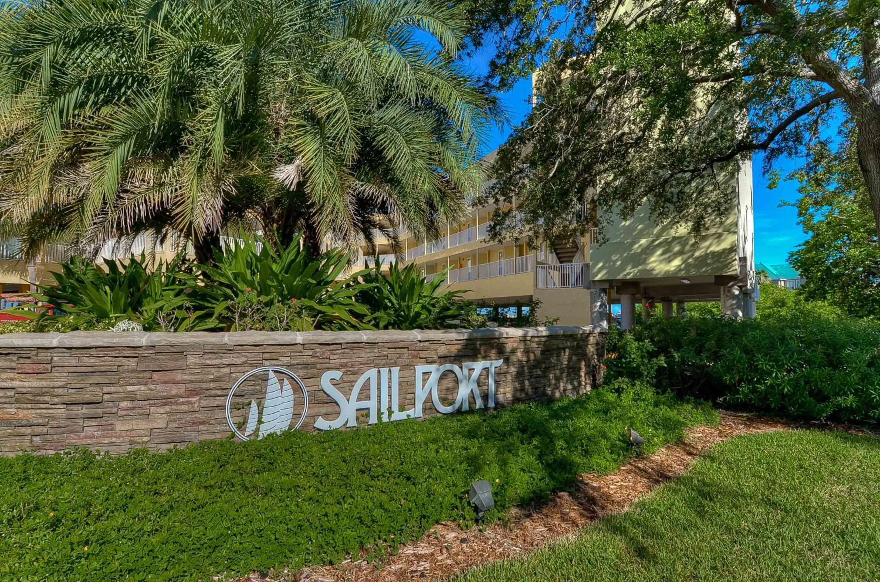Property building in 227-WIFI, New Paint, AMAZING Views, Close to BUCS stadium