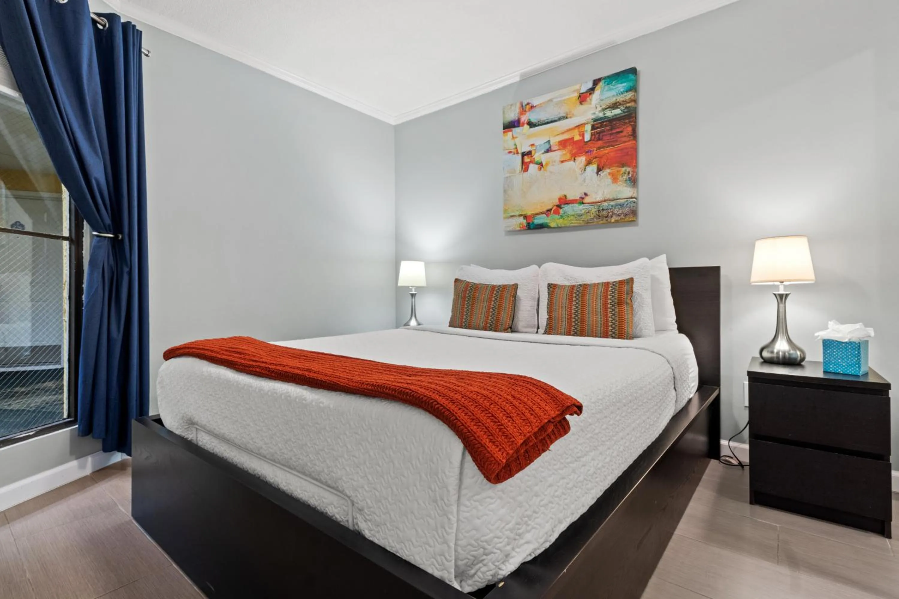 Bed in 227-WIFI, New Paint, AMAZING Views, Close to BUCS stadium
