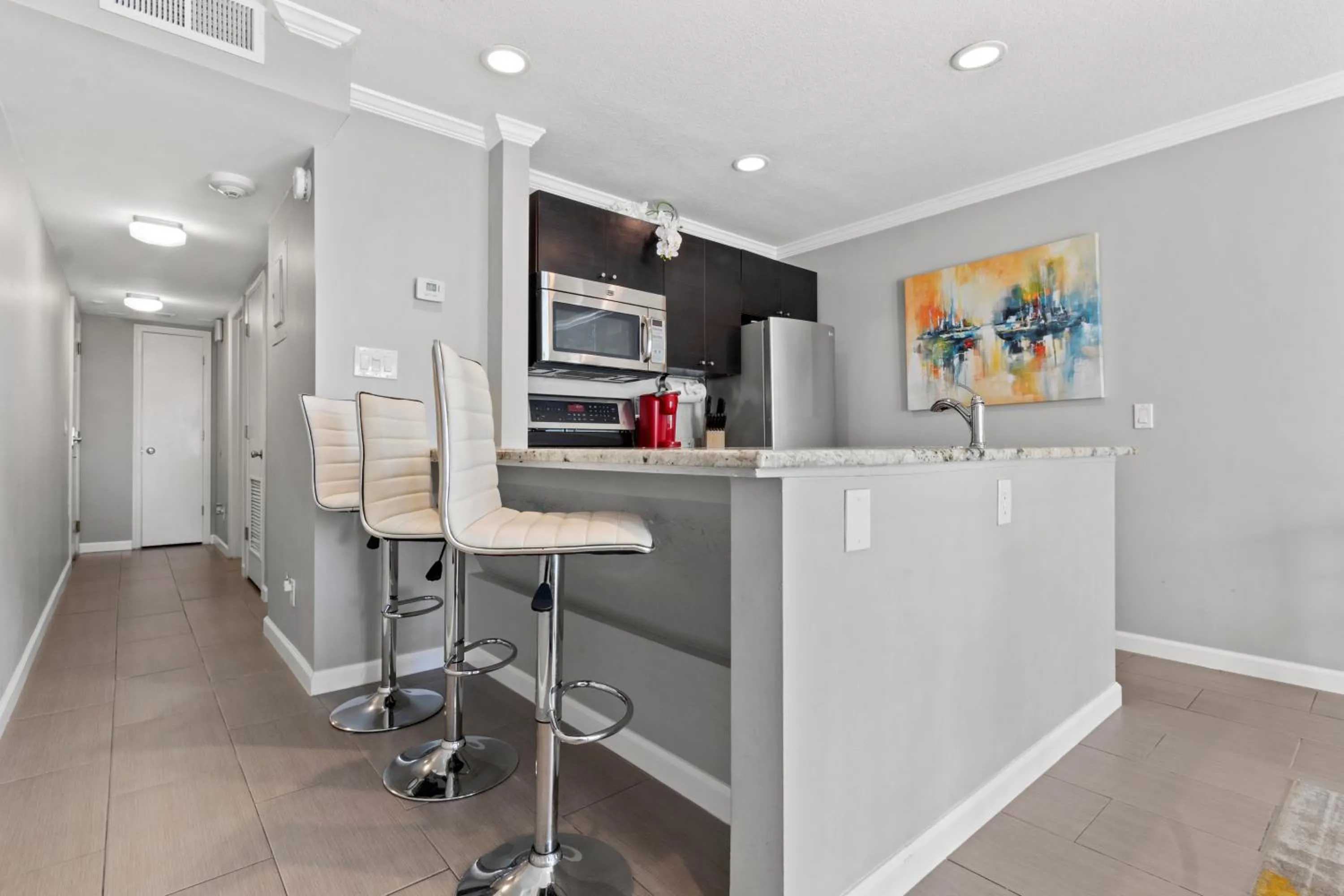 Kitchen or kitchenette in 227-WIFI, New Paint, AMAZING Views, Close to BUCS stadium