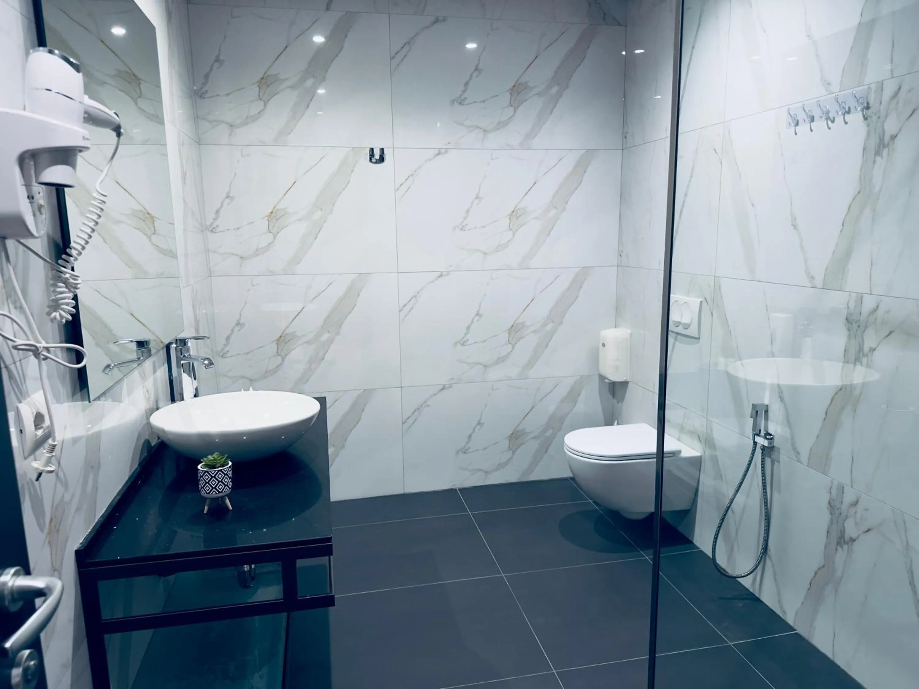 Shower in Hotel Olive