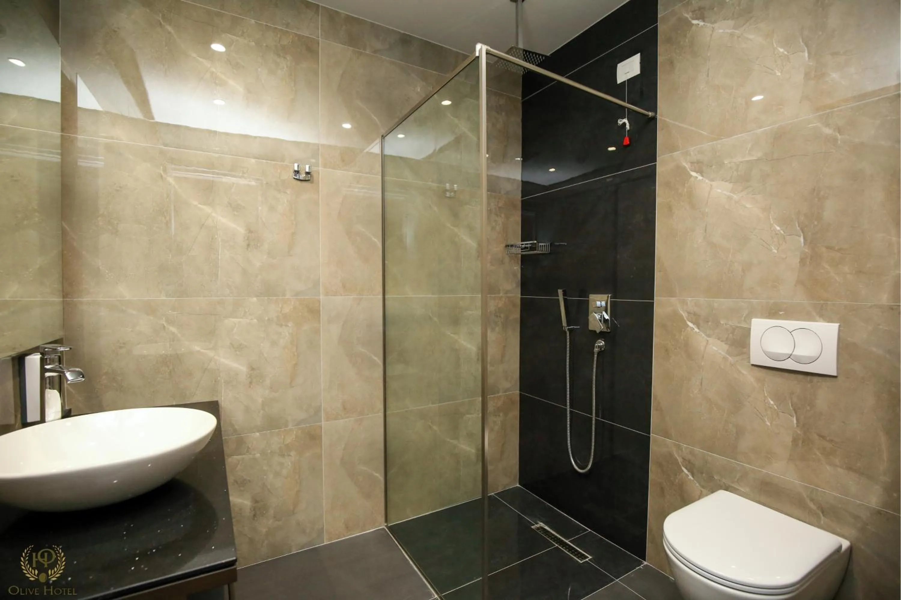 Shower in Hotel Olive
