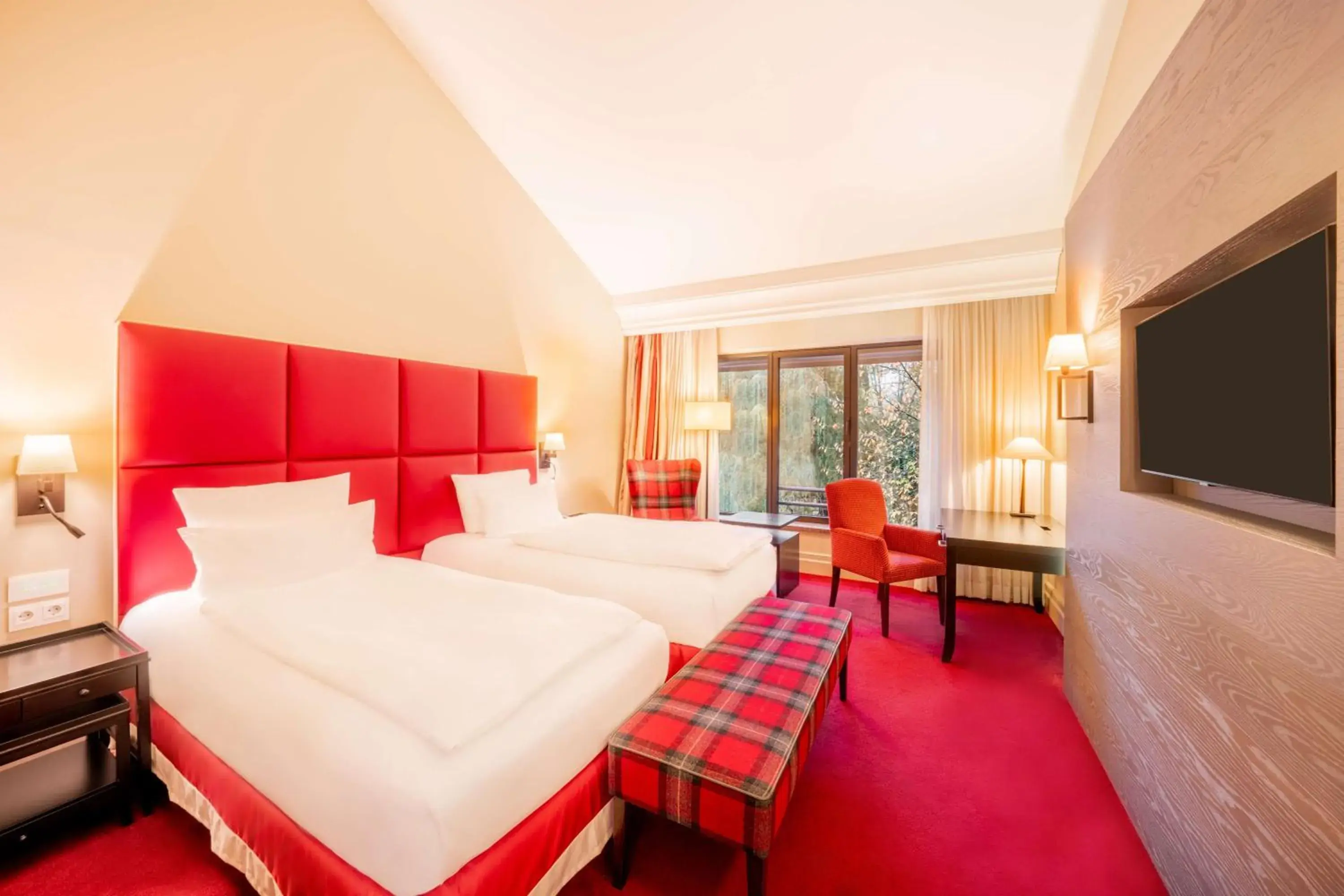 Deluxe Twin Room with Park View in Hilton Frankfurt Gravenbruch Deluxe Twin Room with Park View in Hilton Frankfurt Gravenbruch