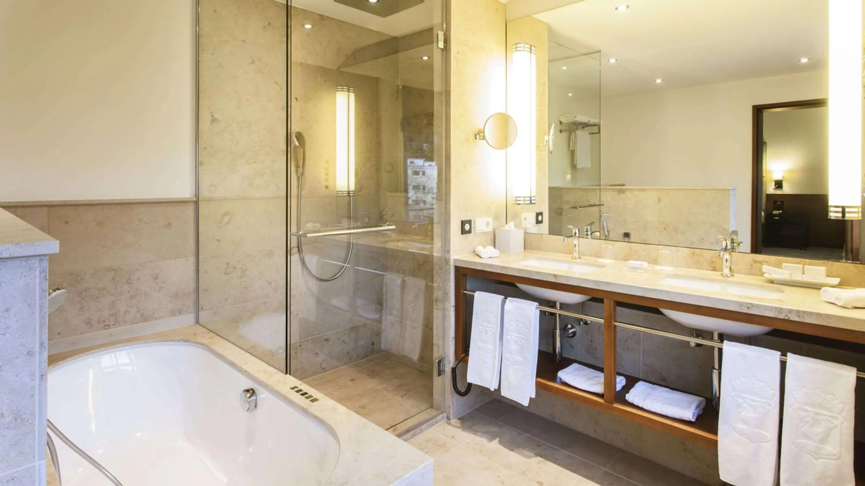 Bathroom in Hilton Frankfurt Gravenbruch