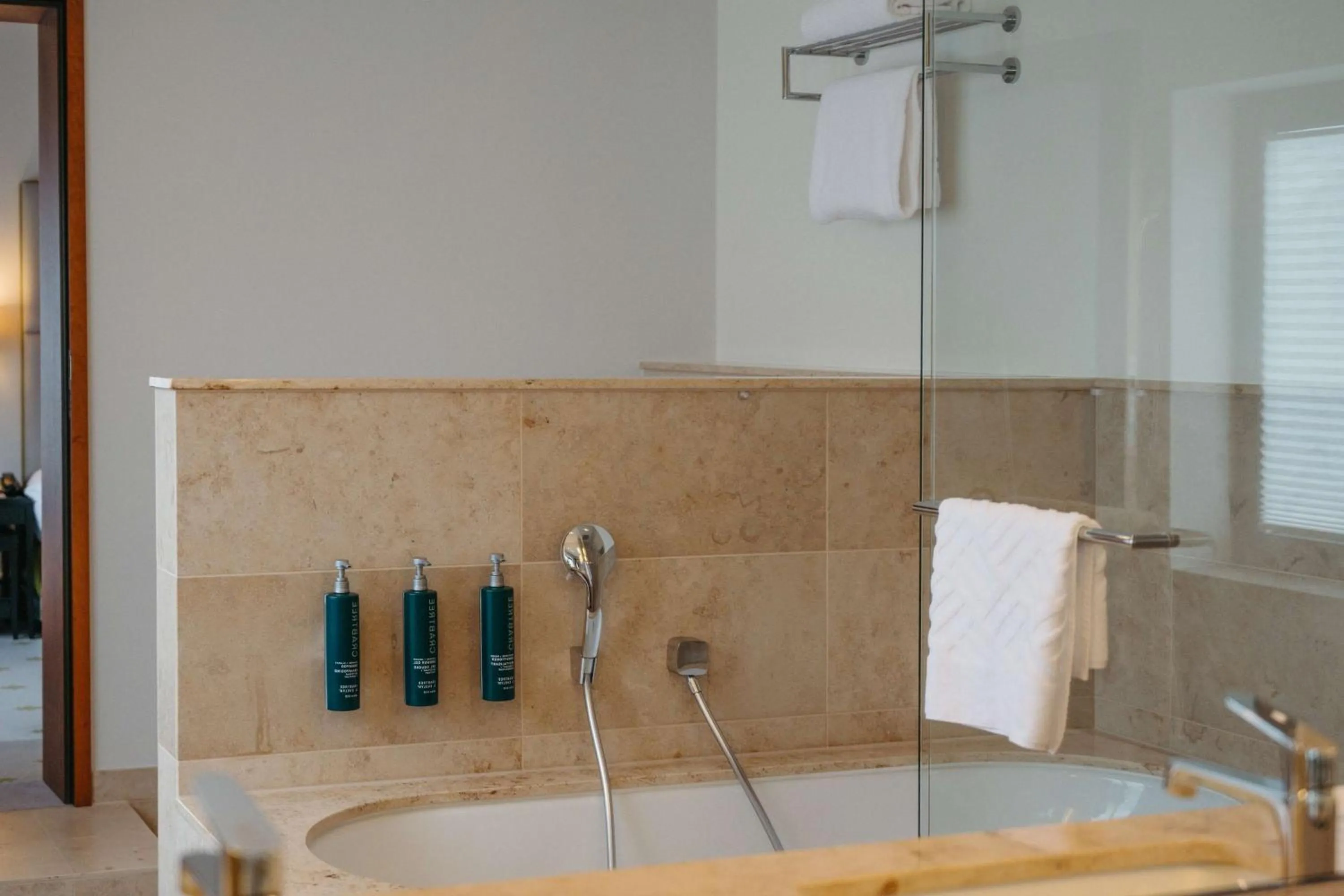 Photo of the whole room in Hilton Frankfurt Gravenbruch