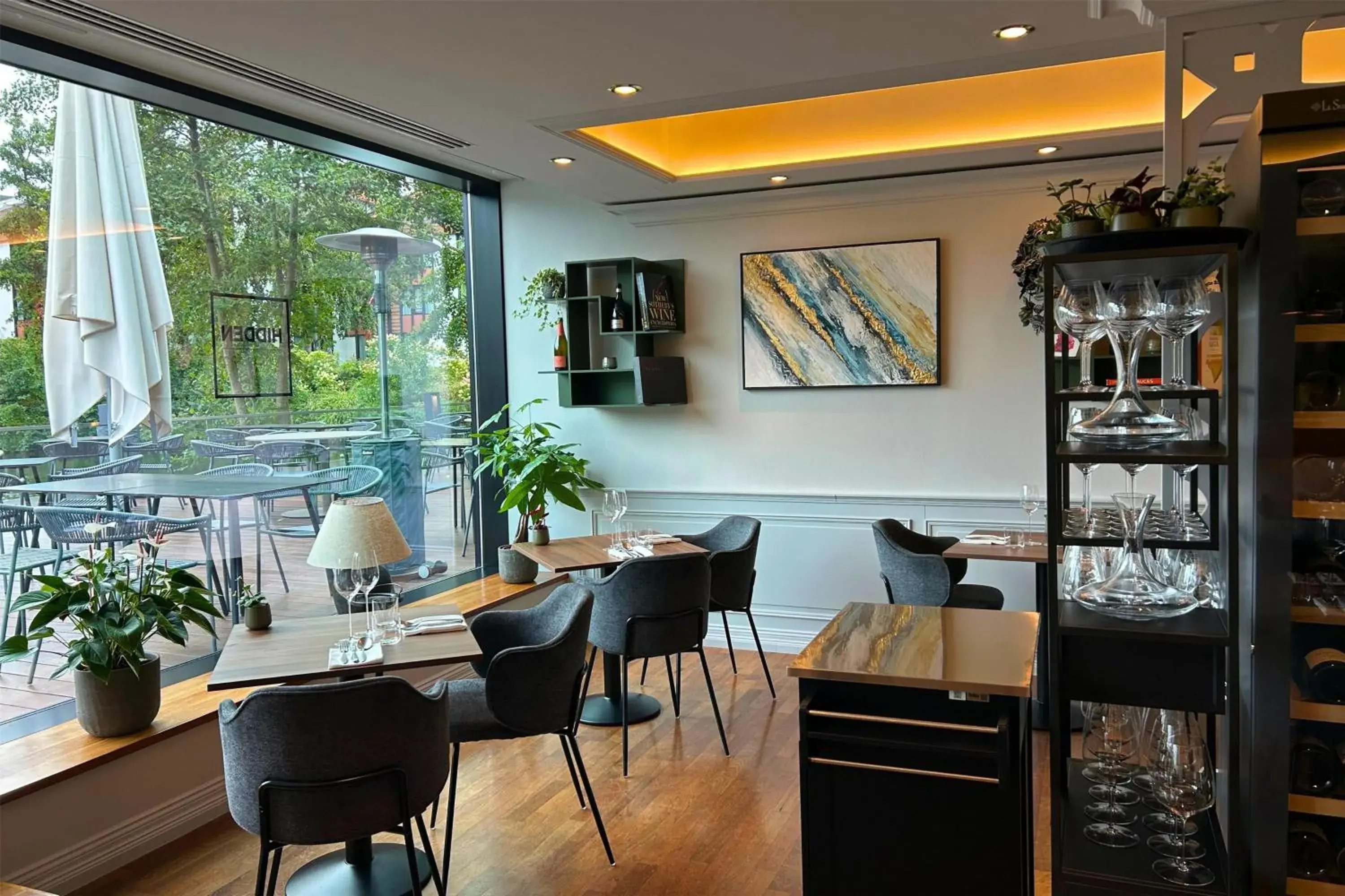 Lounge or bar in Hilton Frankfurt Gravenbruch Lounge or bar in Hilton Frankfurt Gravenbruch