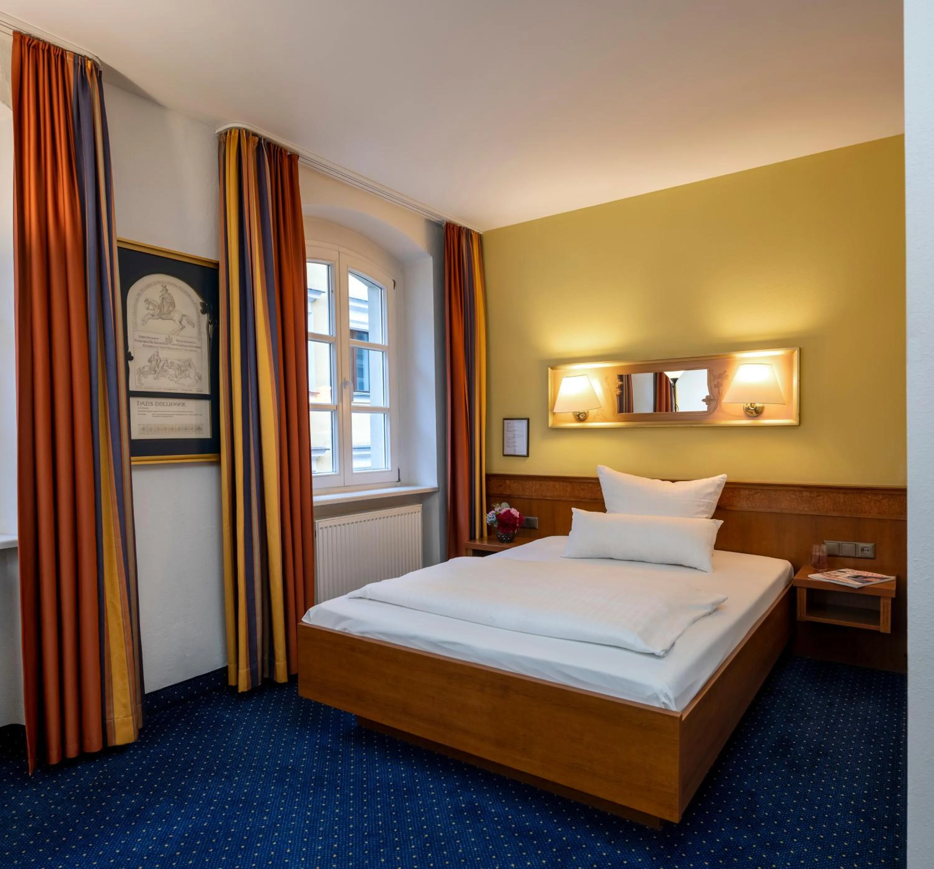 Photo of the whole room, Bed in Altstadthotel der Patrizier