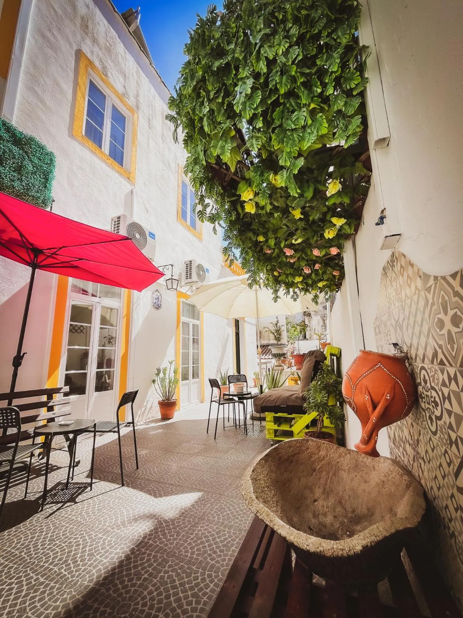 Property building in Very Typical - Alojamento Local