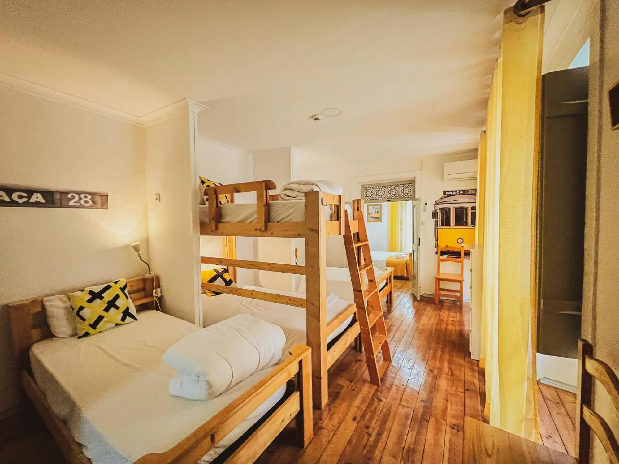 Bed in Very Typical - Alojamento Local