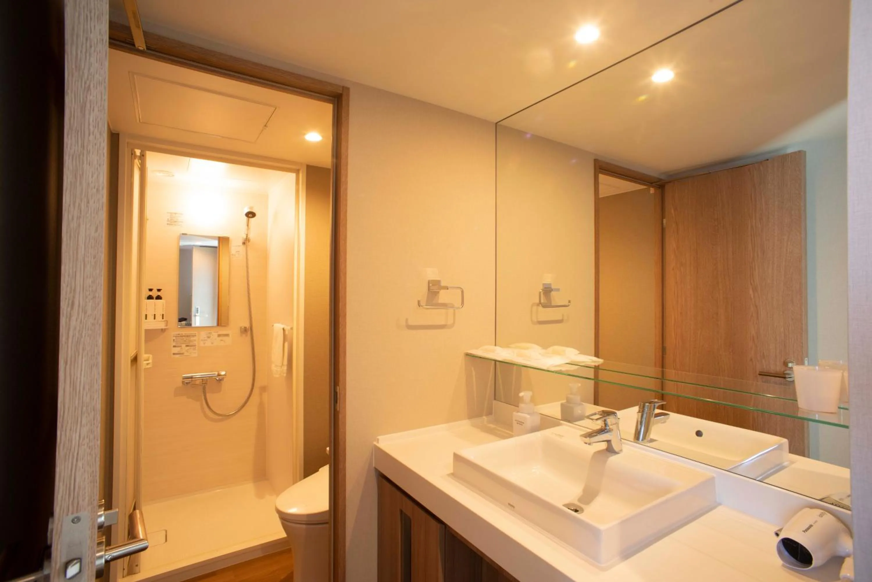 Shower in Shinrin Hotel