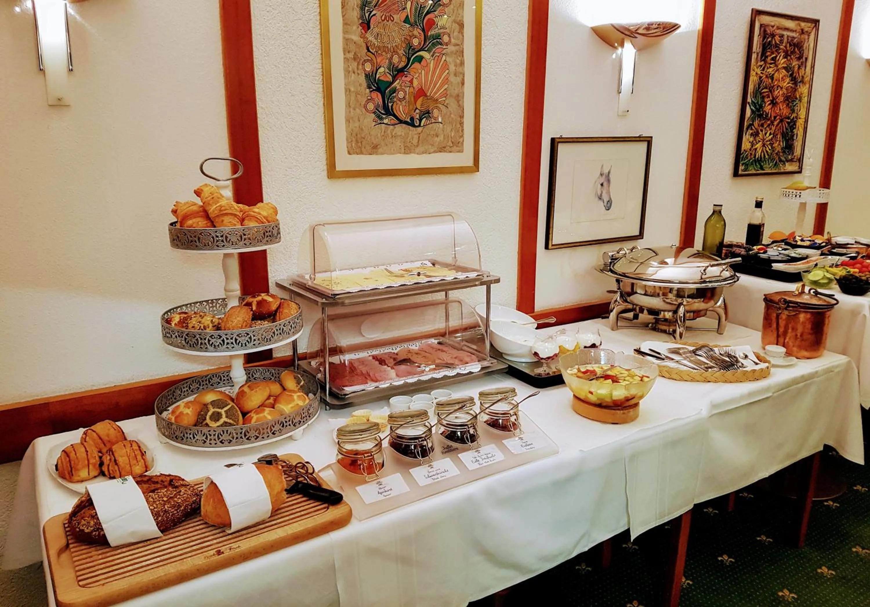 Breakfast in Hotel Garni Reulein