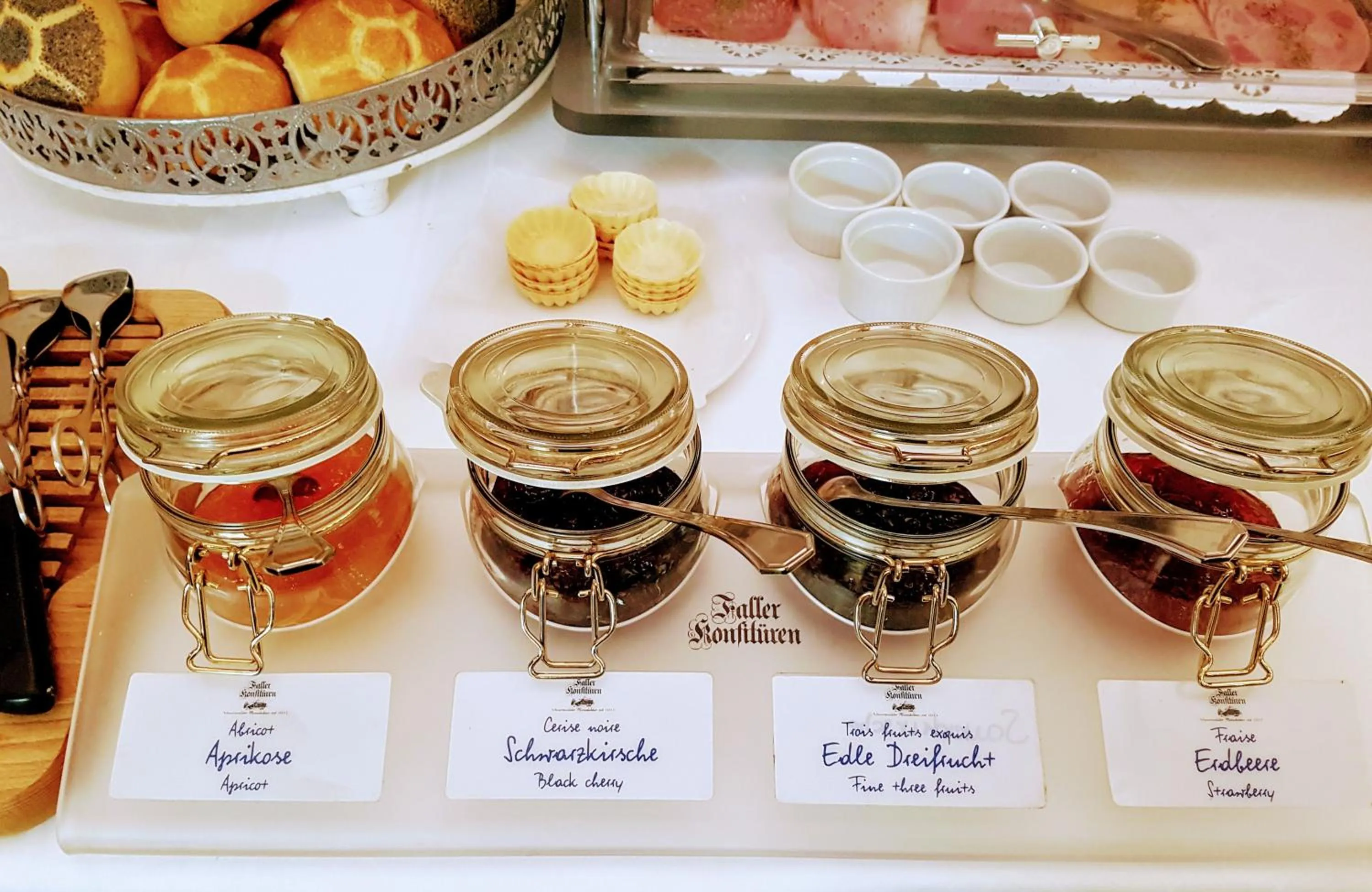 Breakfast in Hotel Garni Reulein