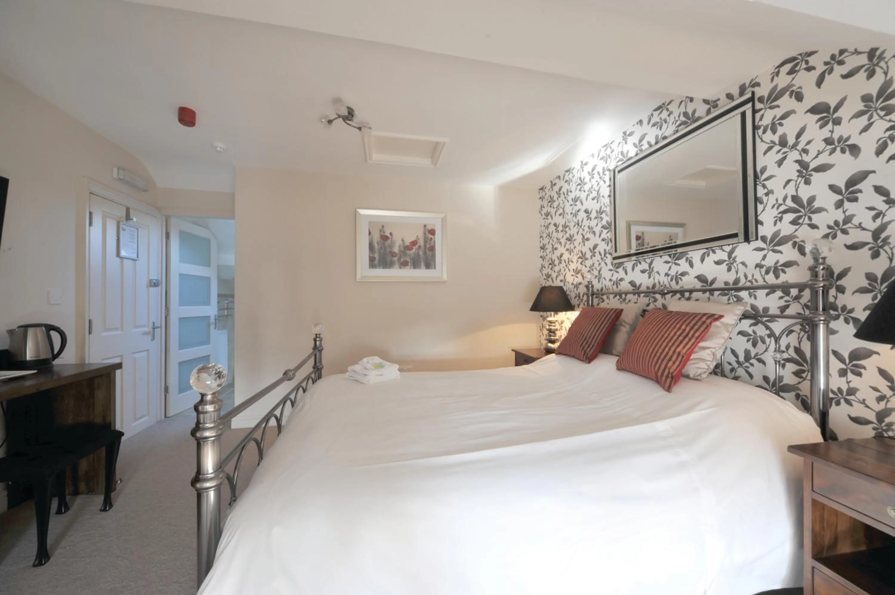 Bedroom, Bed in Priory hotel