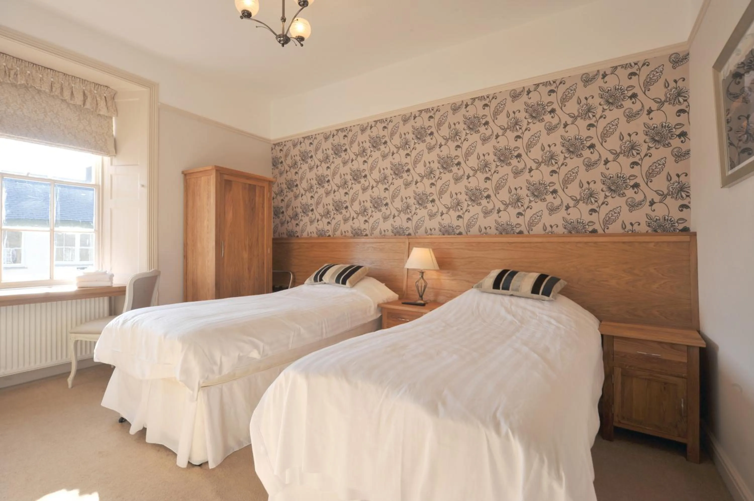 Bedroom, Bed in Priory hotel