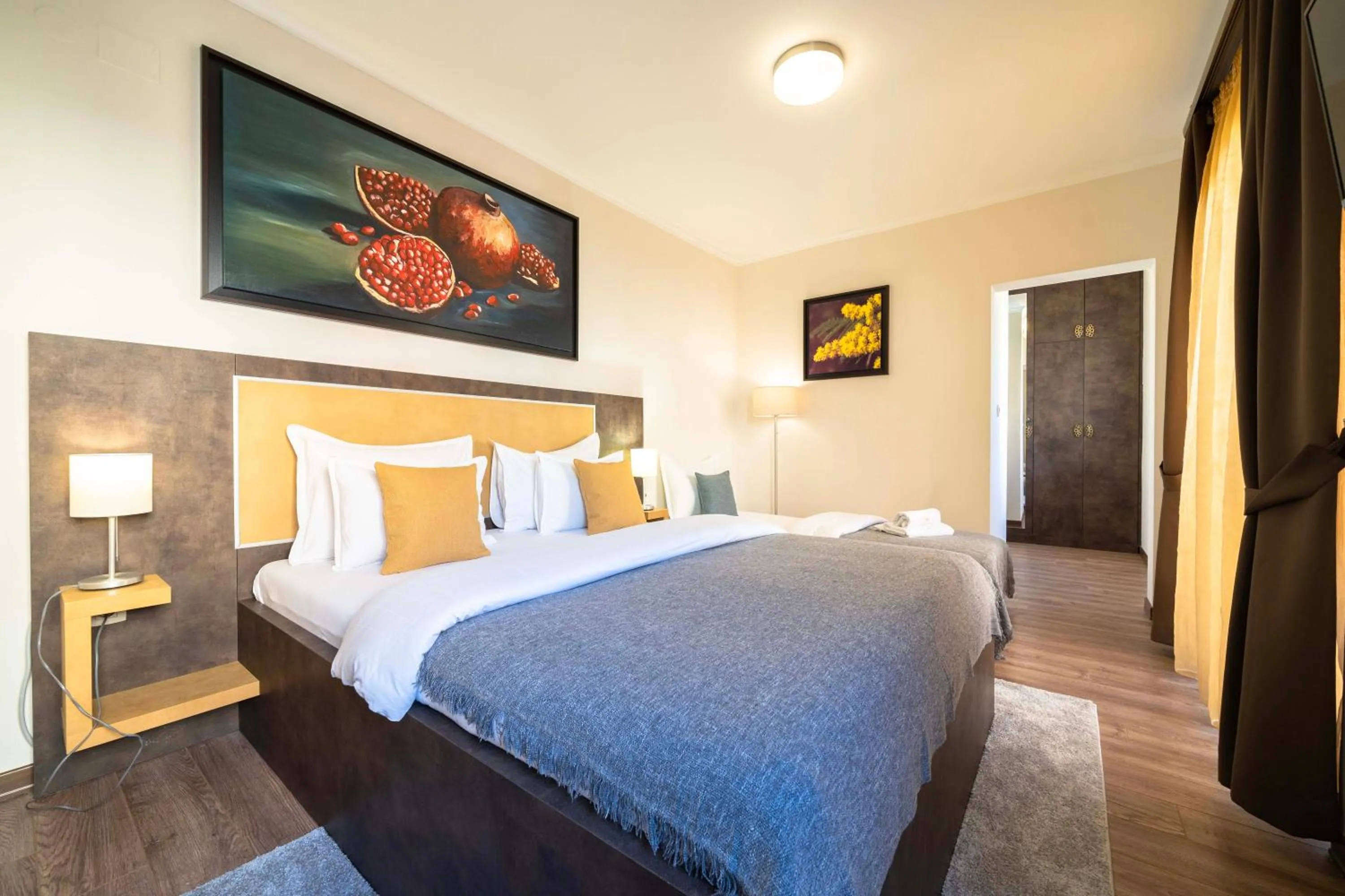 Photo of the whole room, Bed in Boutique Hotel Momentum by Aycon