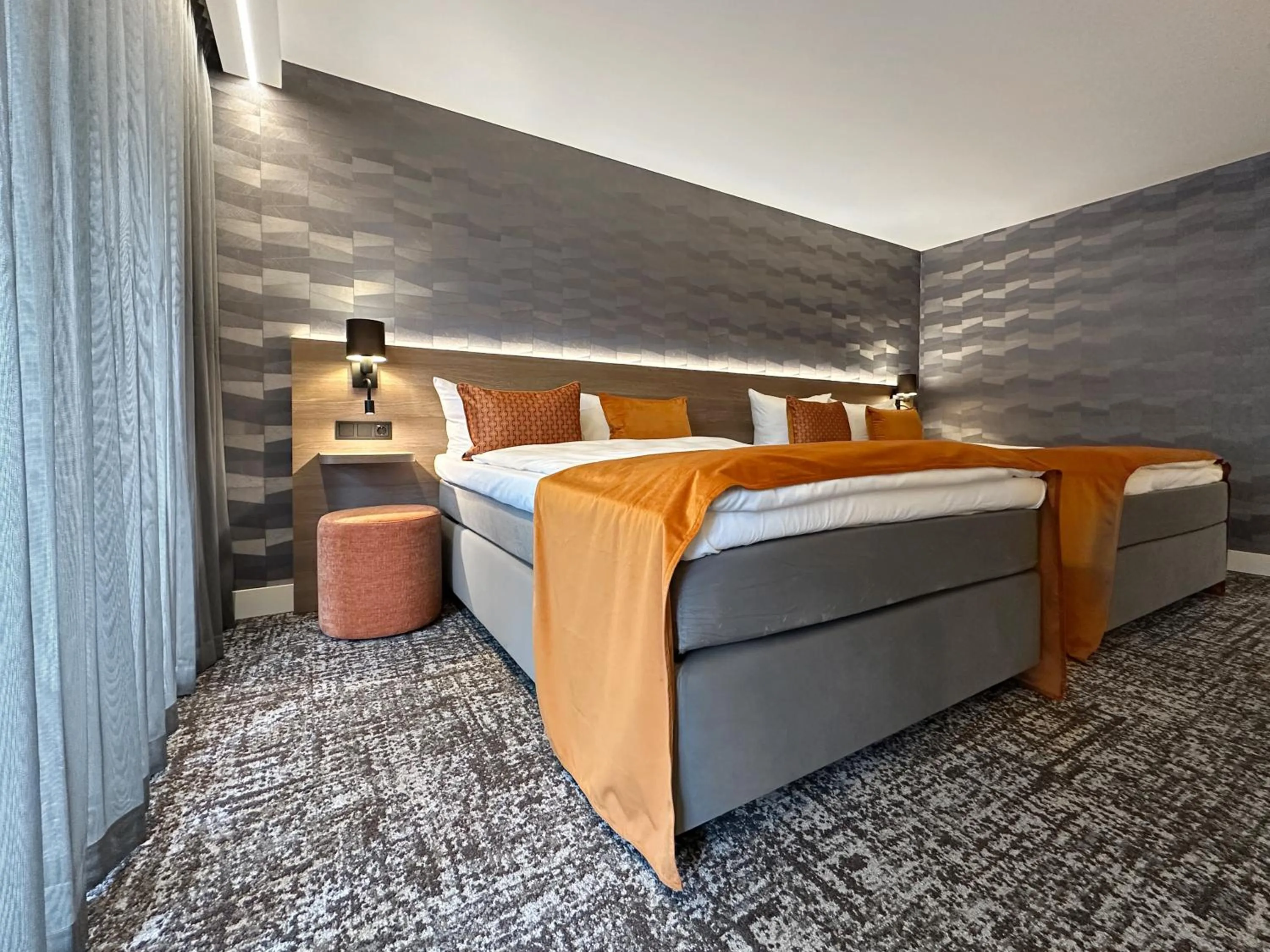 Photo of the whole room, Bed in Hotel Gladbeck van der Valk