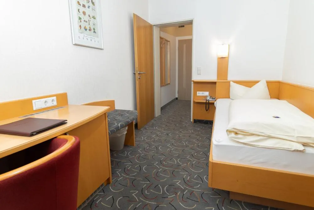 Photo of the whole room, Bed in Hotel Garni Brugger