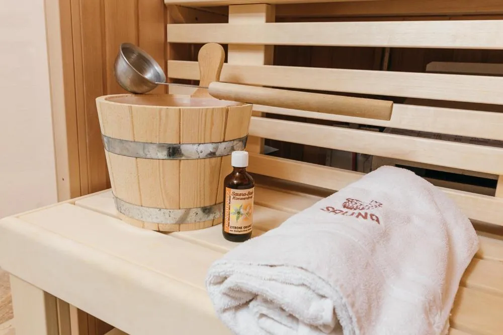 Sauna, Bed in Hotel Garni Brugger