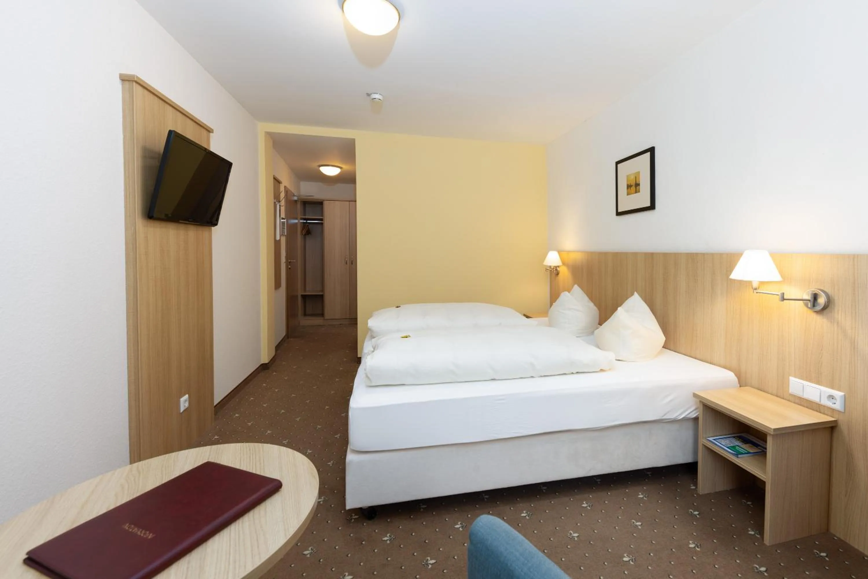 Photo of the whole room, Bed in Hotel Garni Brugger