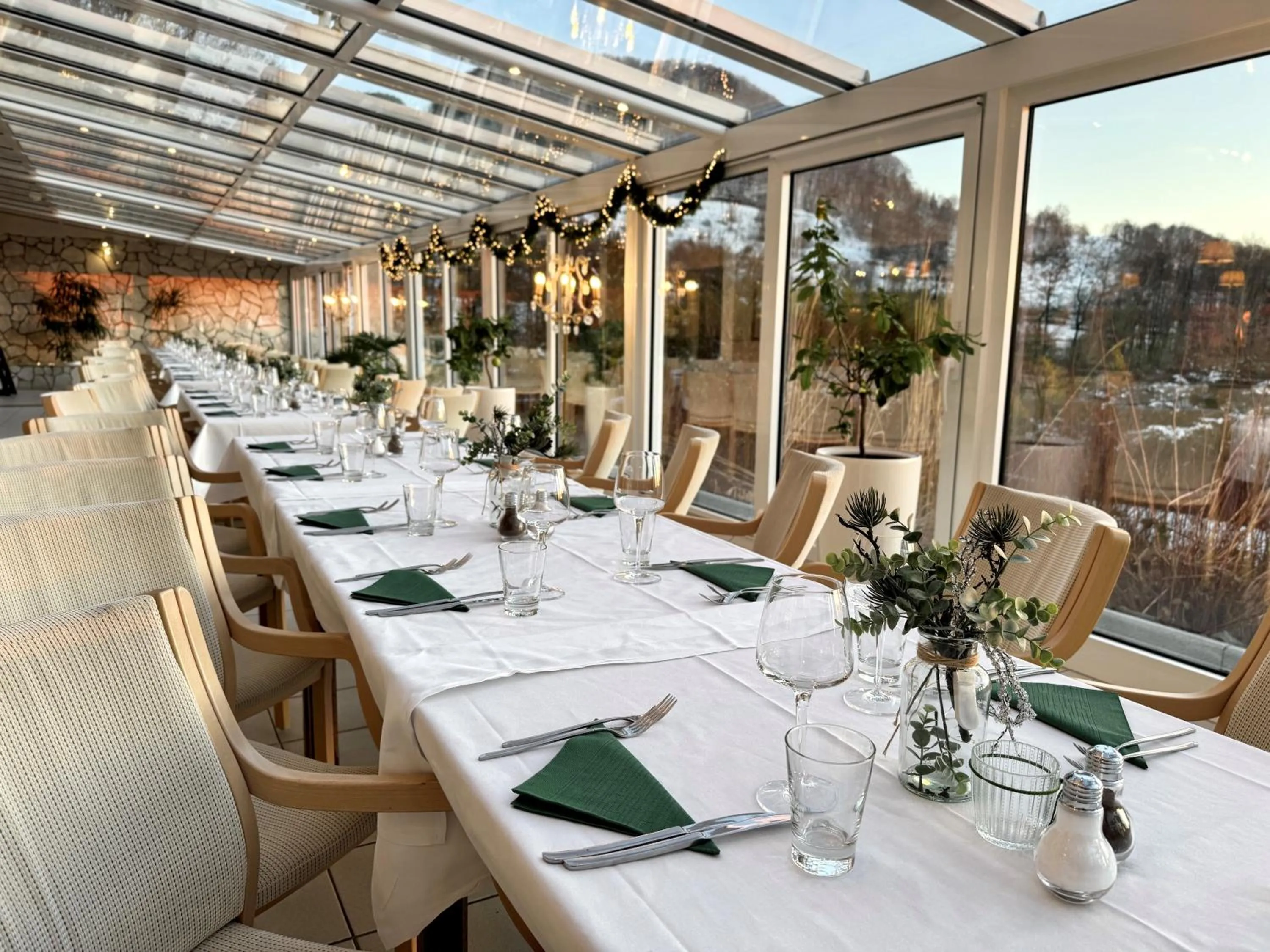 Restaurant/places to eat in Sure Hotel by Best Western Rhoen Garden