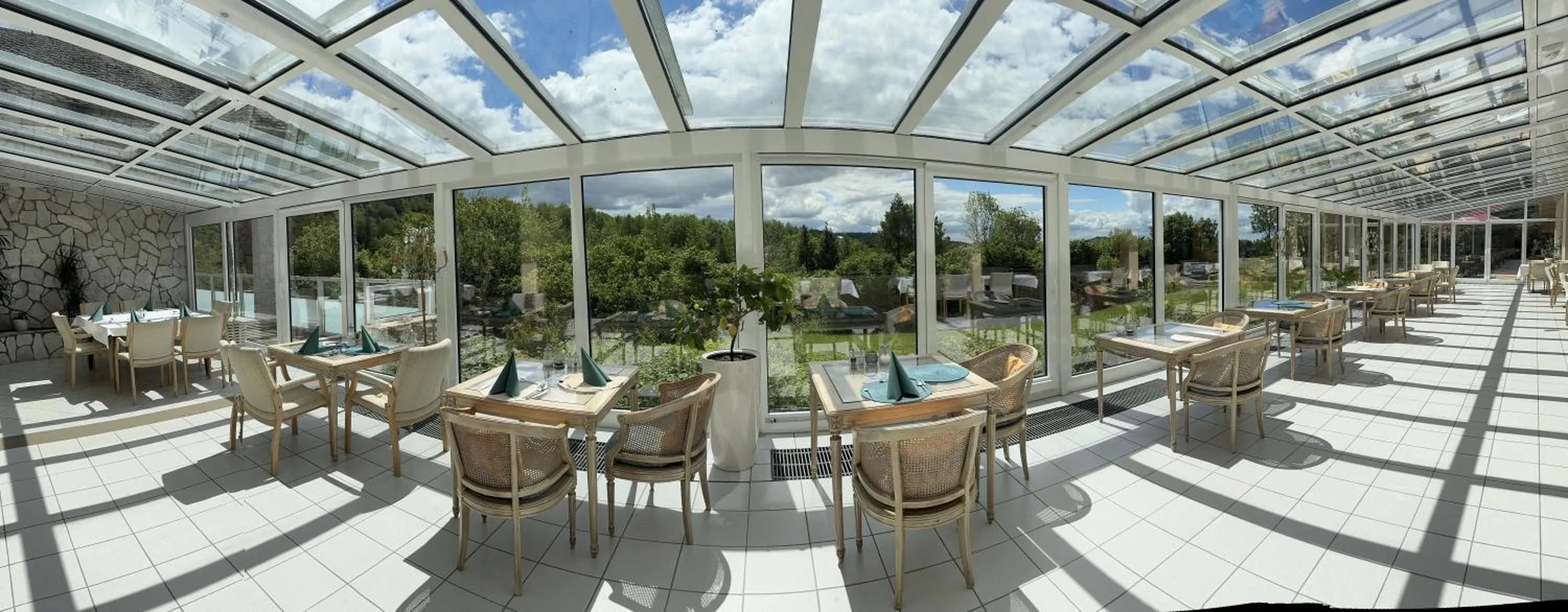 Restaurant/places to eat in Sure Hotel by Best Western Rhoen Garden