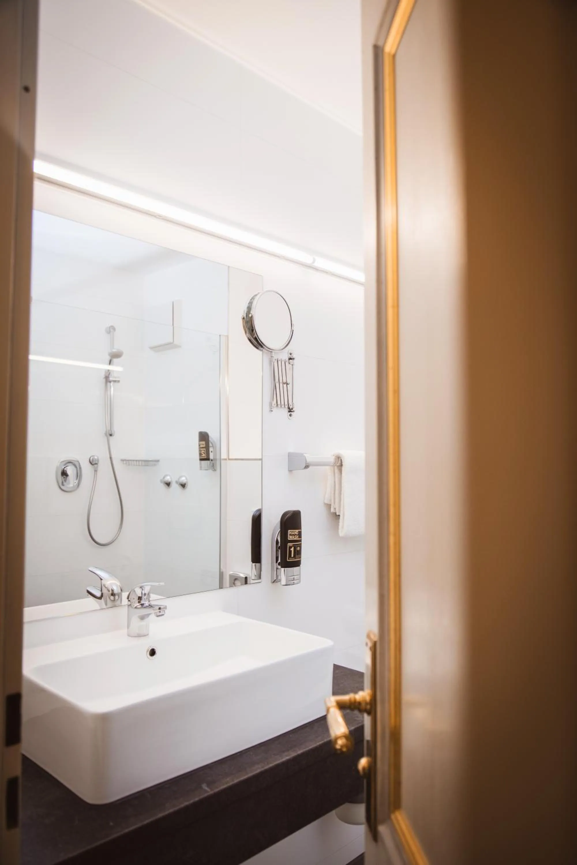 Shower in Sure Hotel by Best Western Rhoen Garden