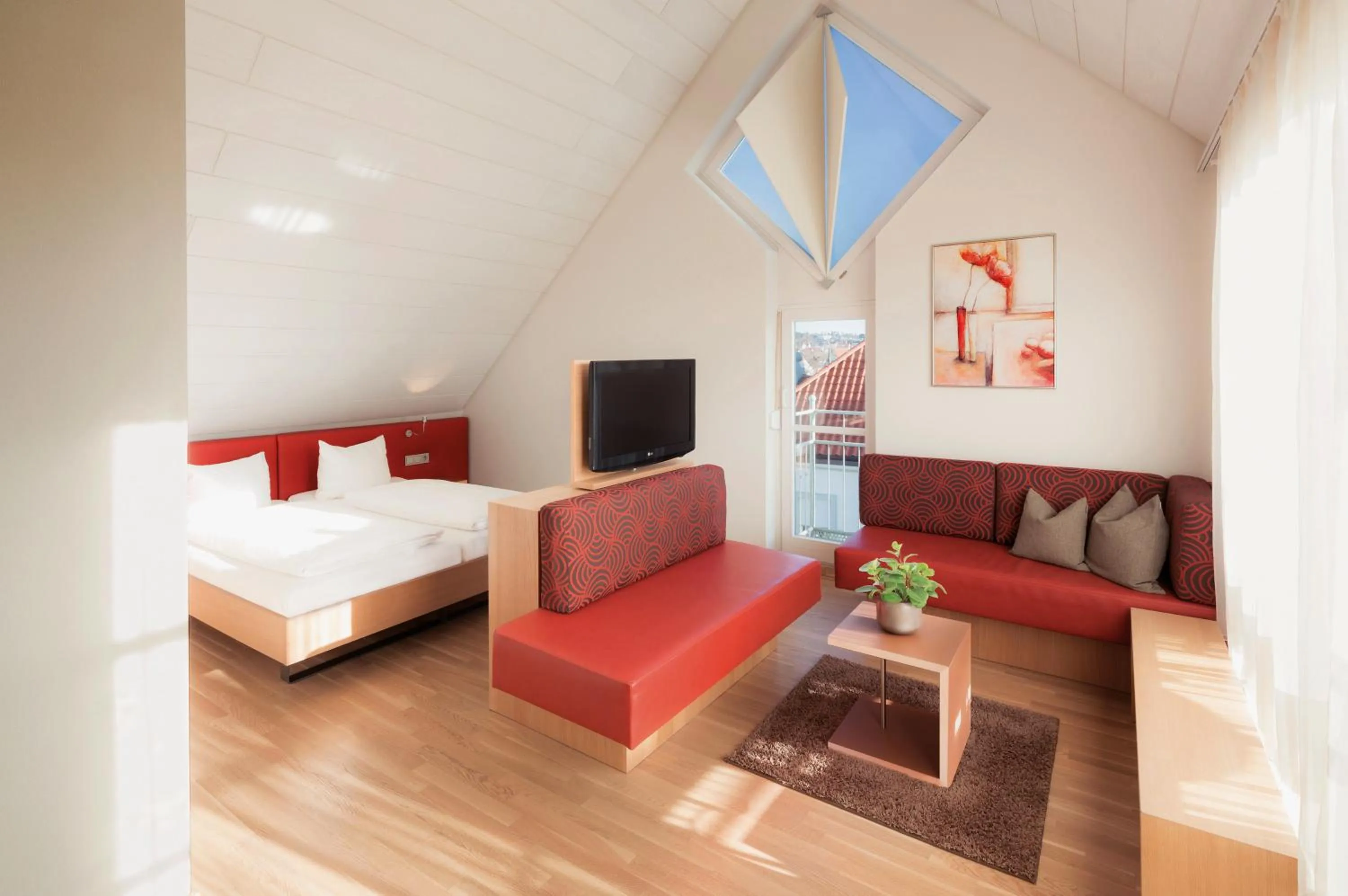 Living room, Bed in Hotel Traube am See