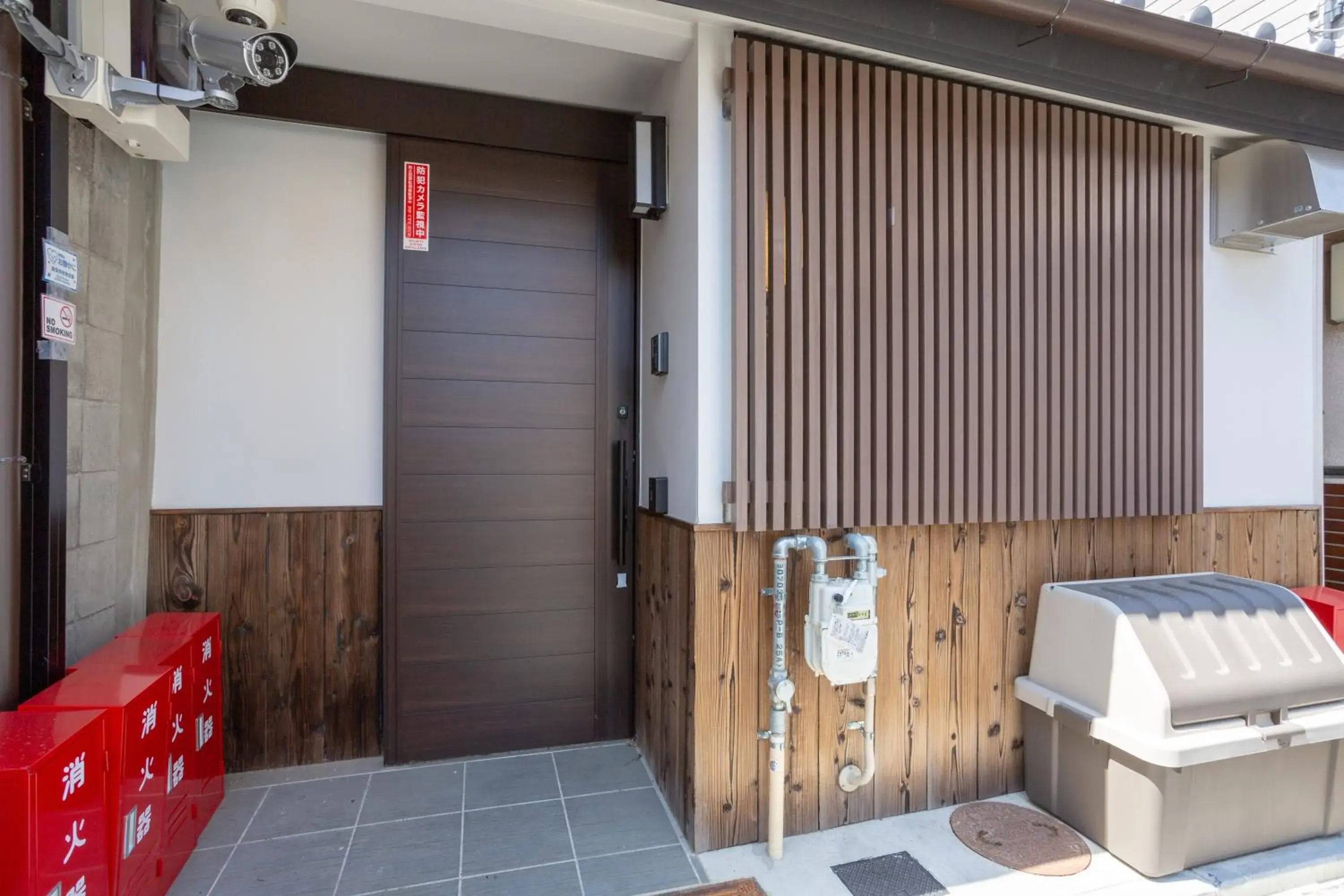 Property building in ENRAKU Property building in ENRAKU