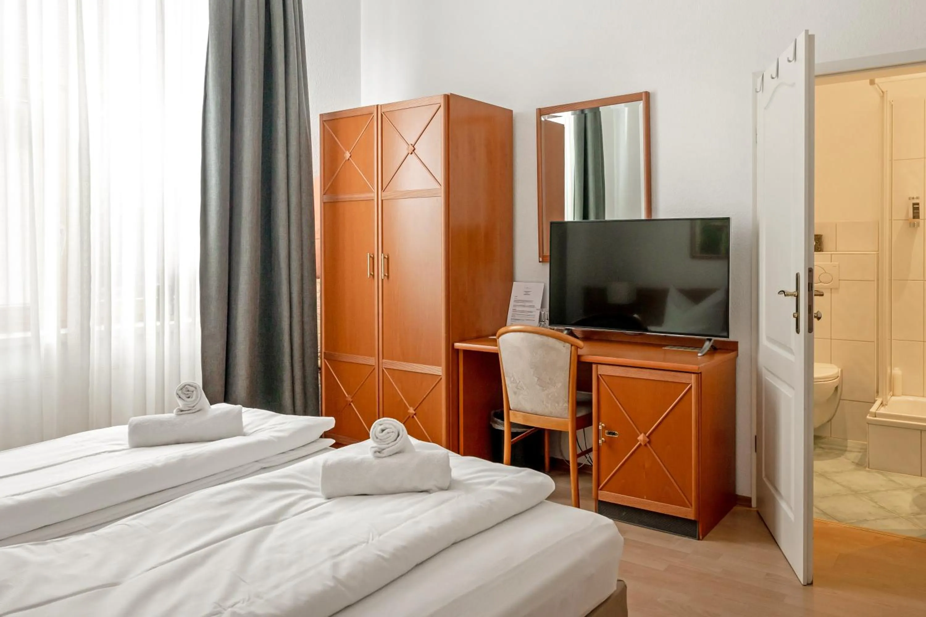 TV and multimedia, Bed in Hotel Graf Zeppelin