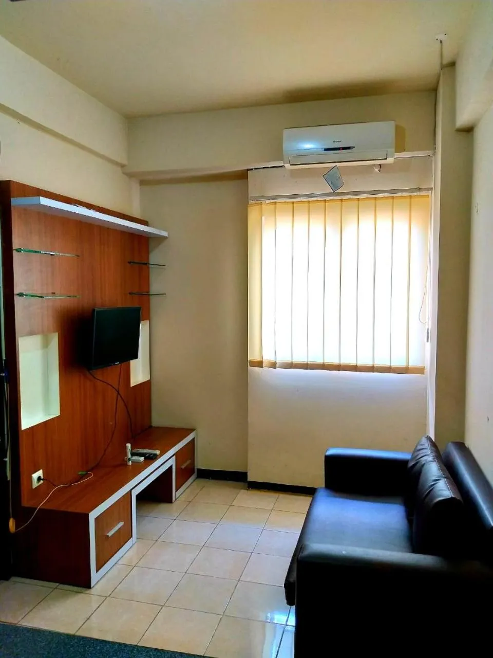 TV and multimedia in The suites Metro Apartment by Desta Farispro