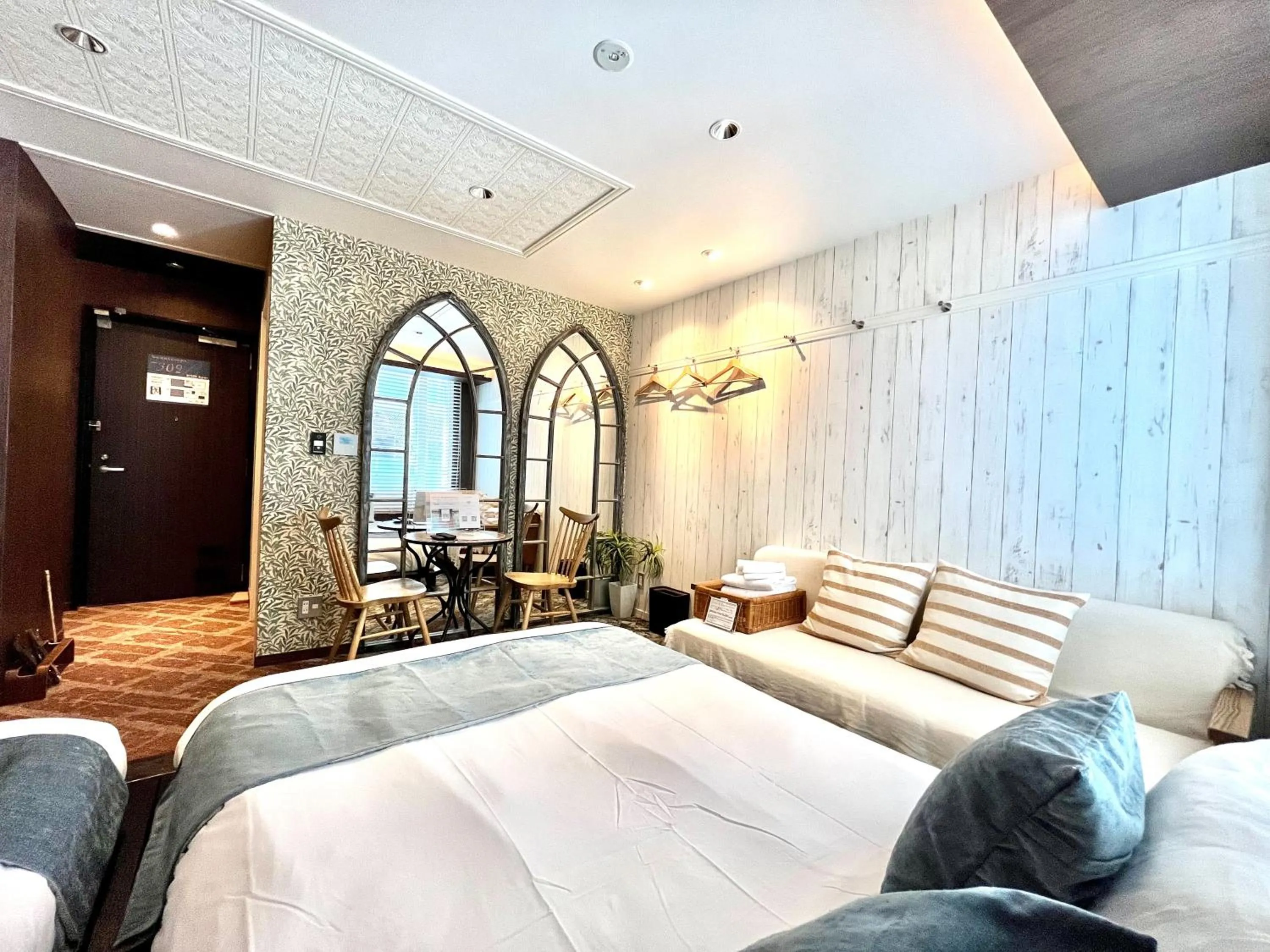 Bedroom, Bed in Beautemps