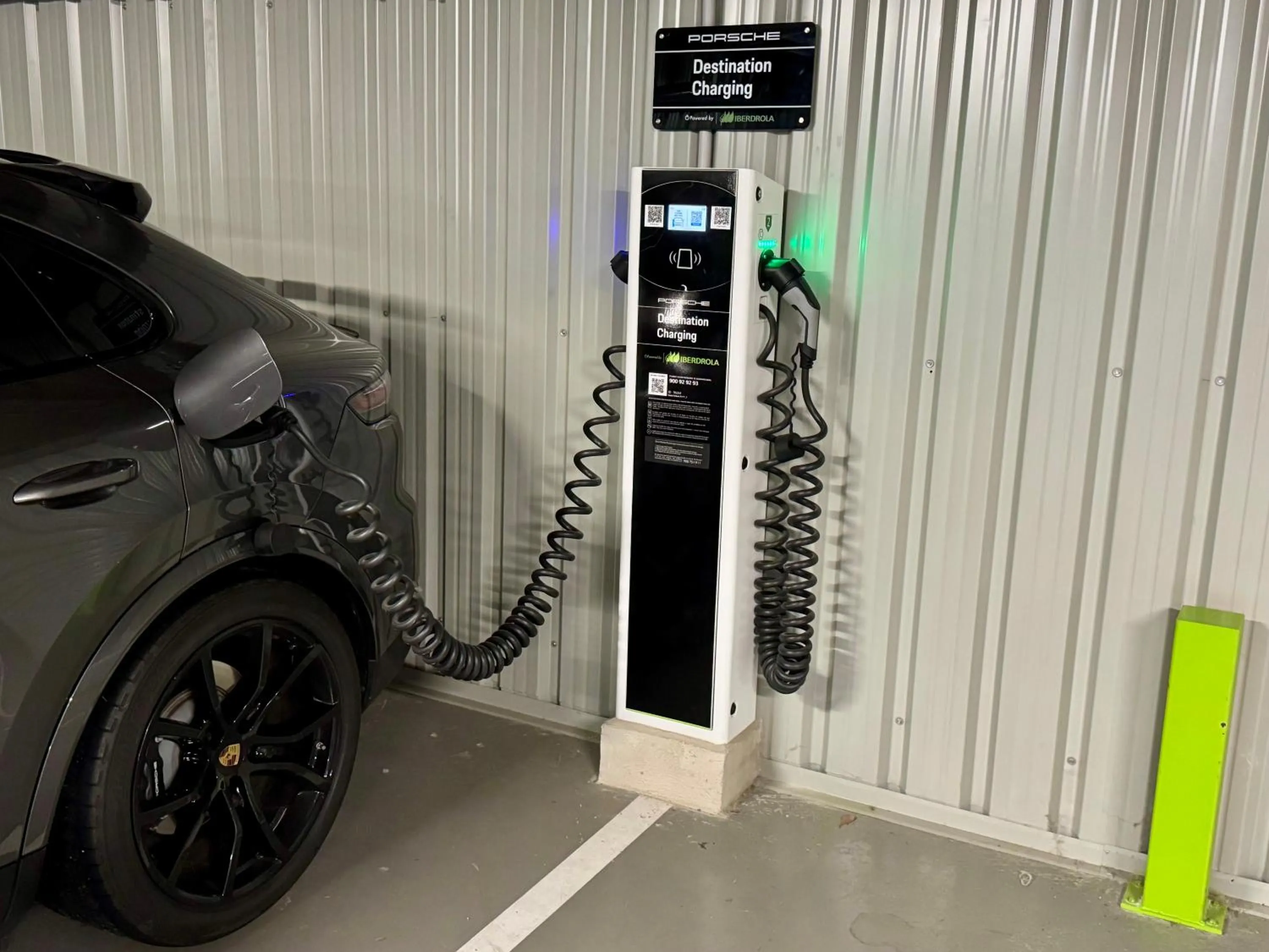 Parking in Urban A+++ Hotel