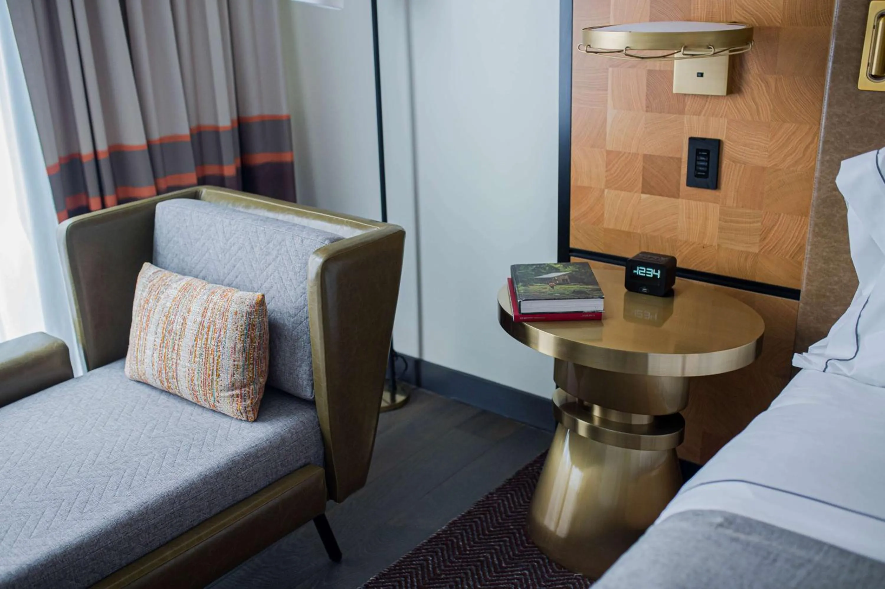 Bedroom, Bed in Canopy By Hilton Jersey City Arts District