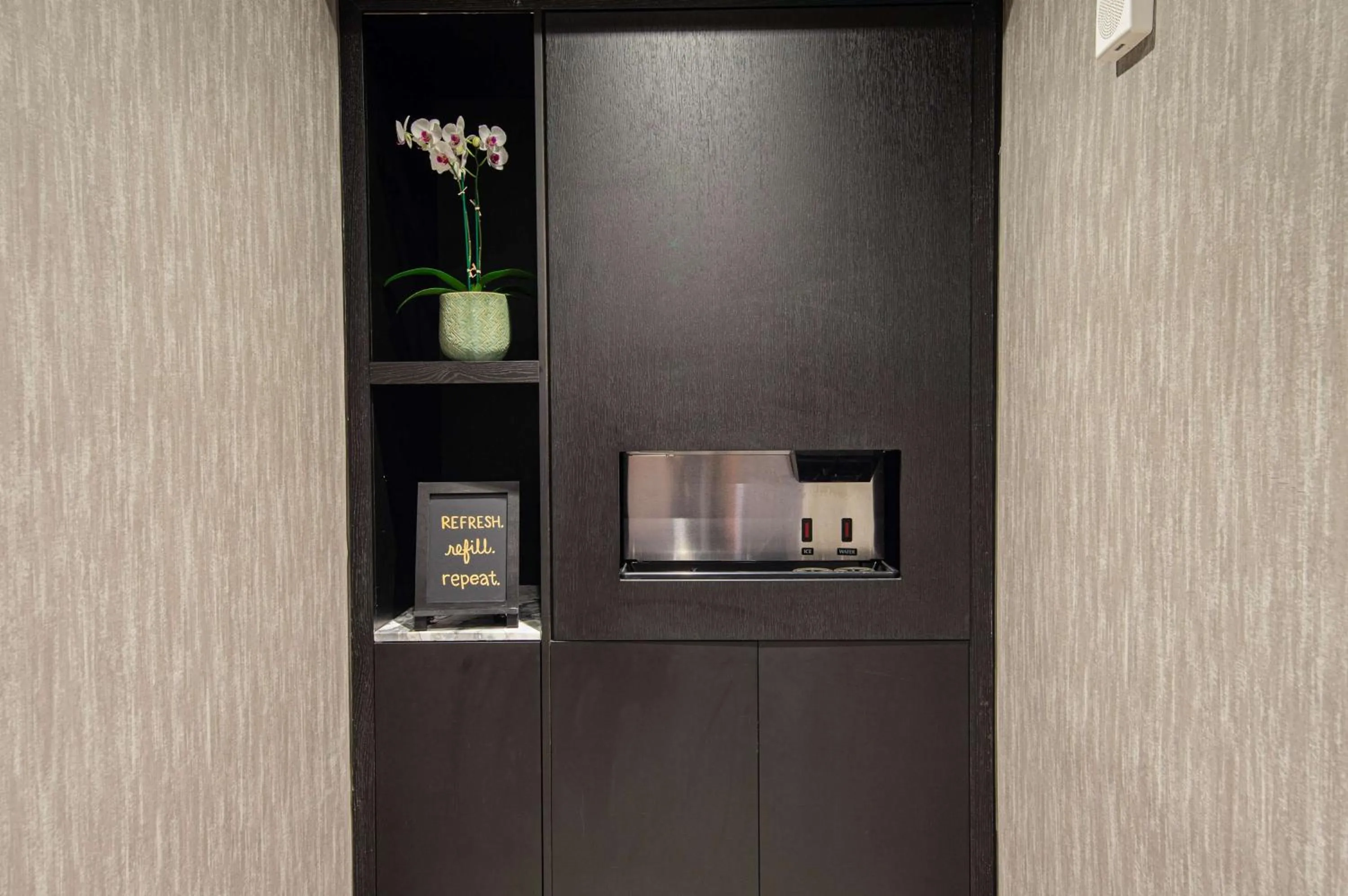 Property building in Canopy By Hilton Jersey City Arts District