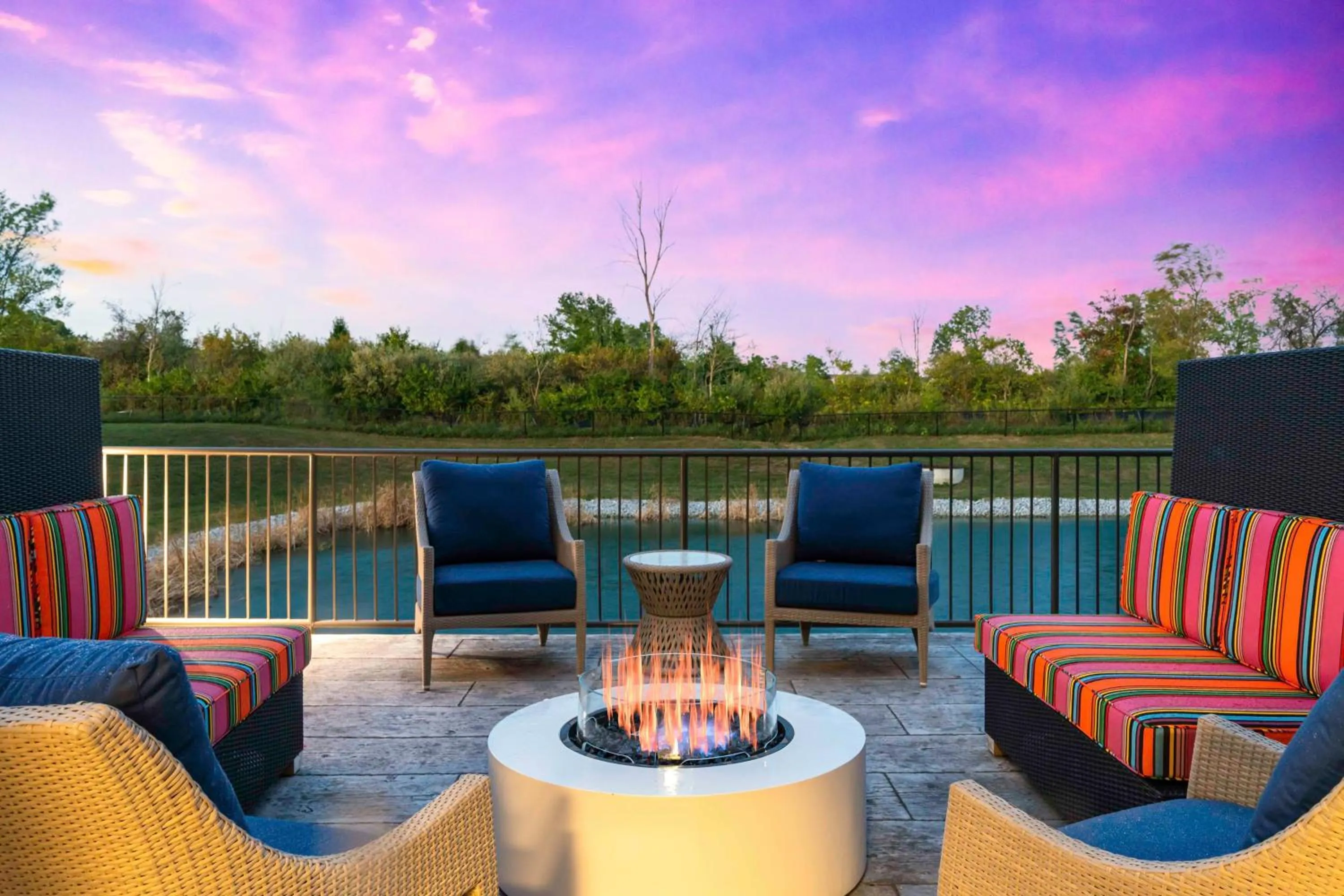 Patio in Hilton Garden Inn By Hilton Fort Wayne North