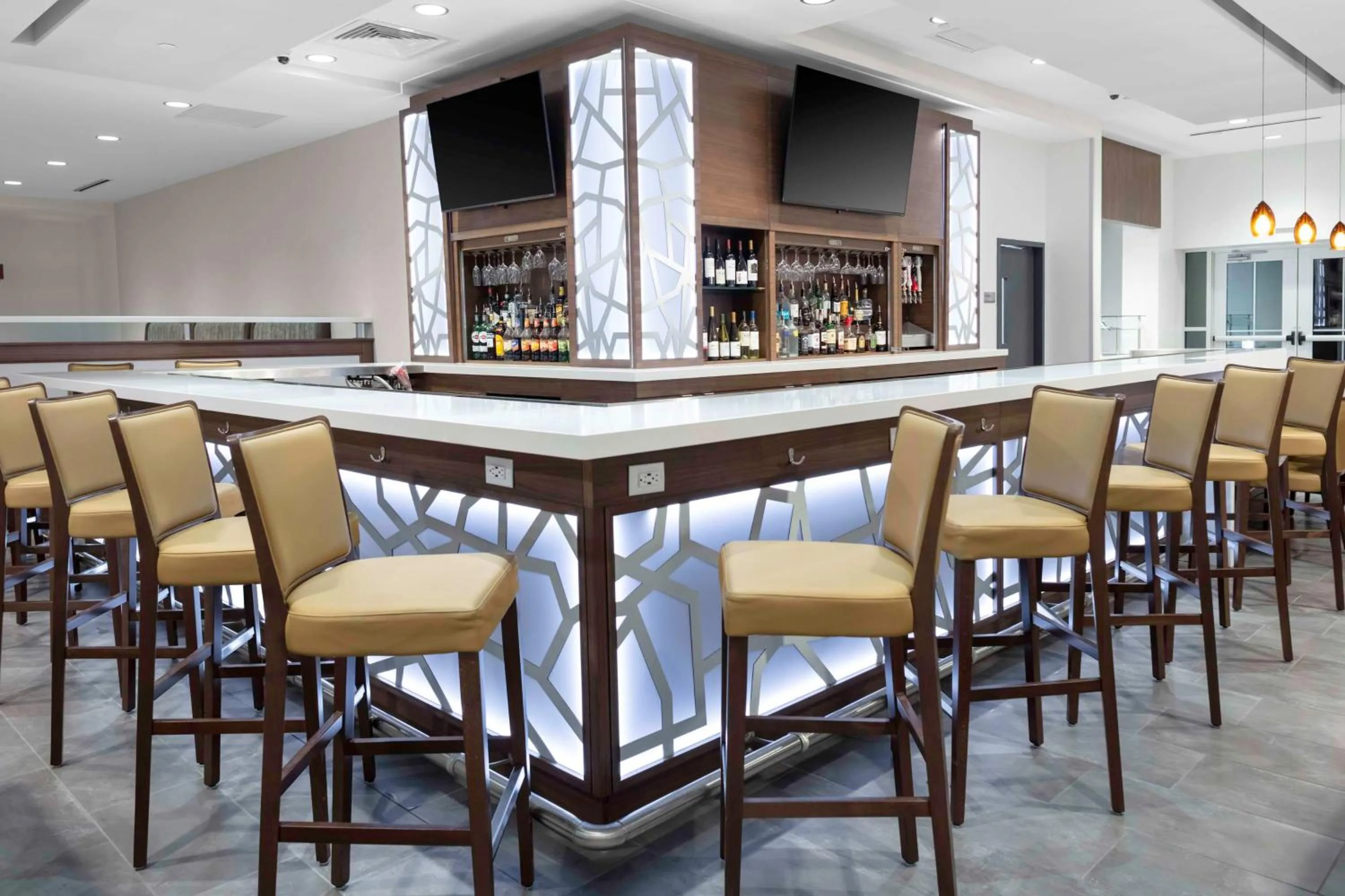 Lounge or bar in Hilton Garden Inn By Hilton Fort Wayne North