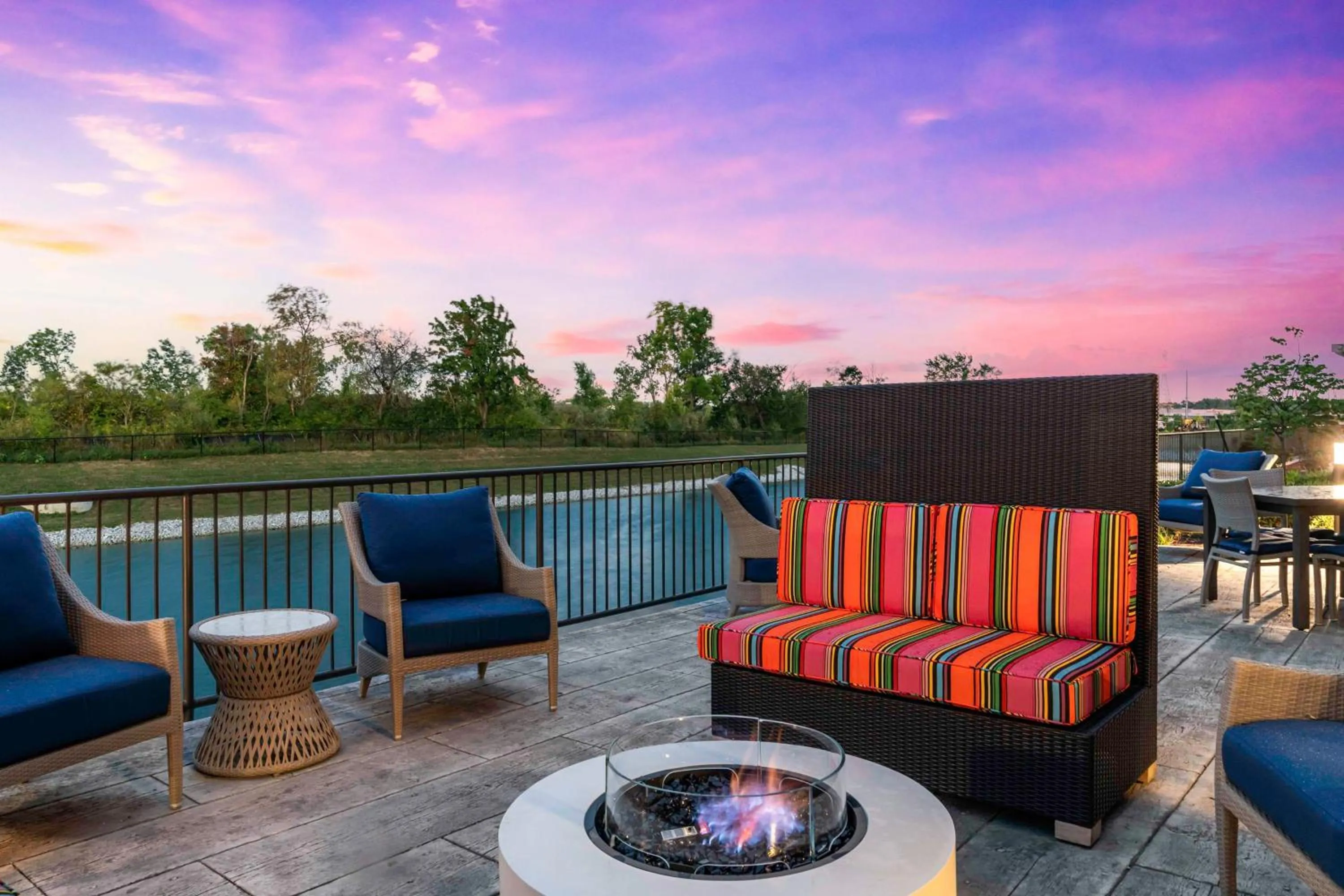 Patio in Hilton Garden Inn By Hilton Fort Wayne North