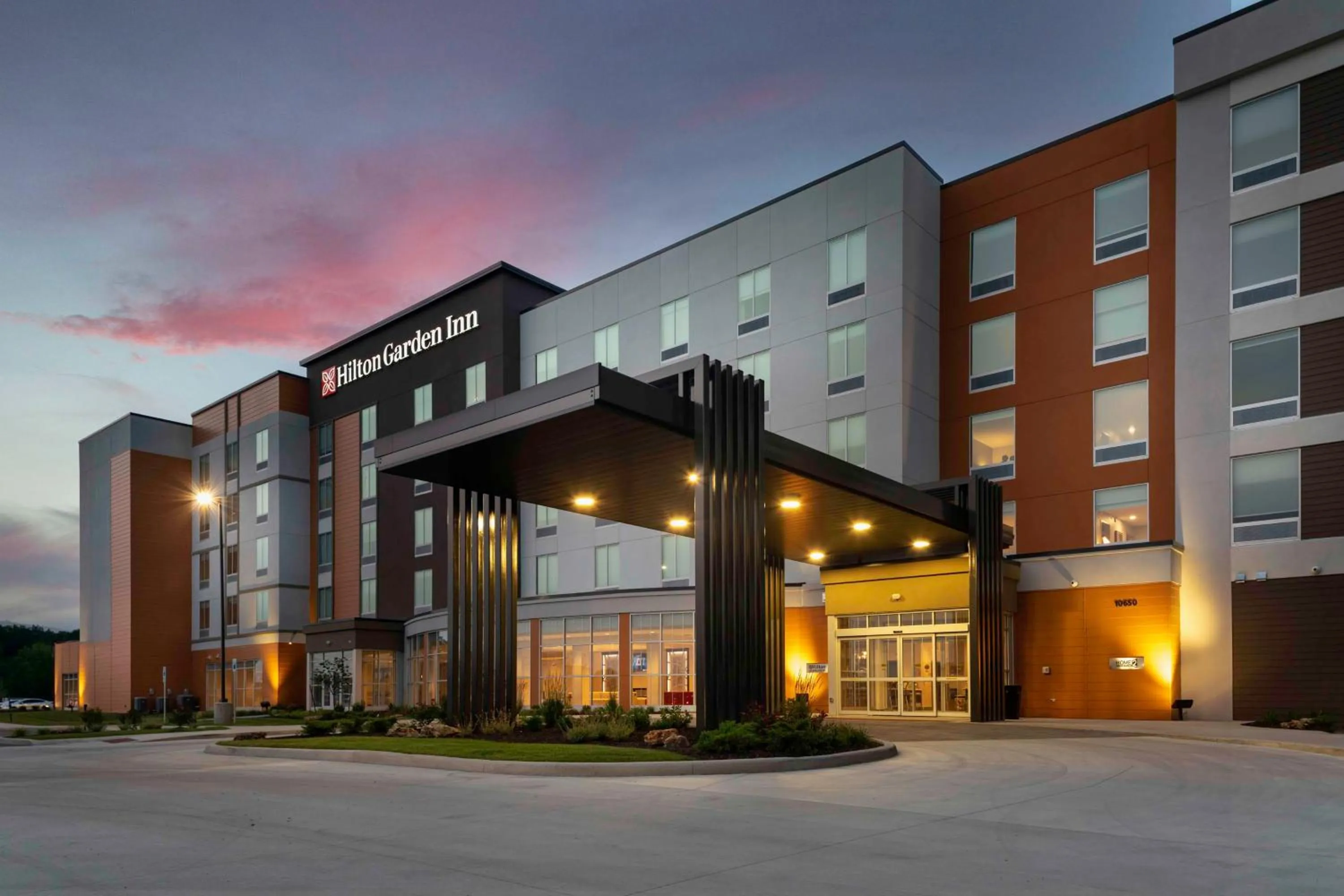 Property building in Hilton Garden Inn By Hilton Fort Wayne North