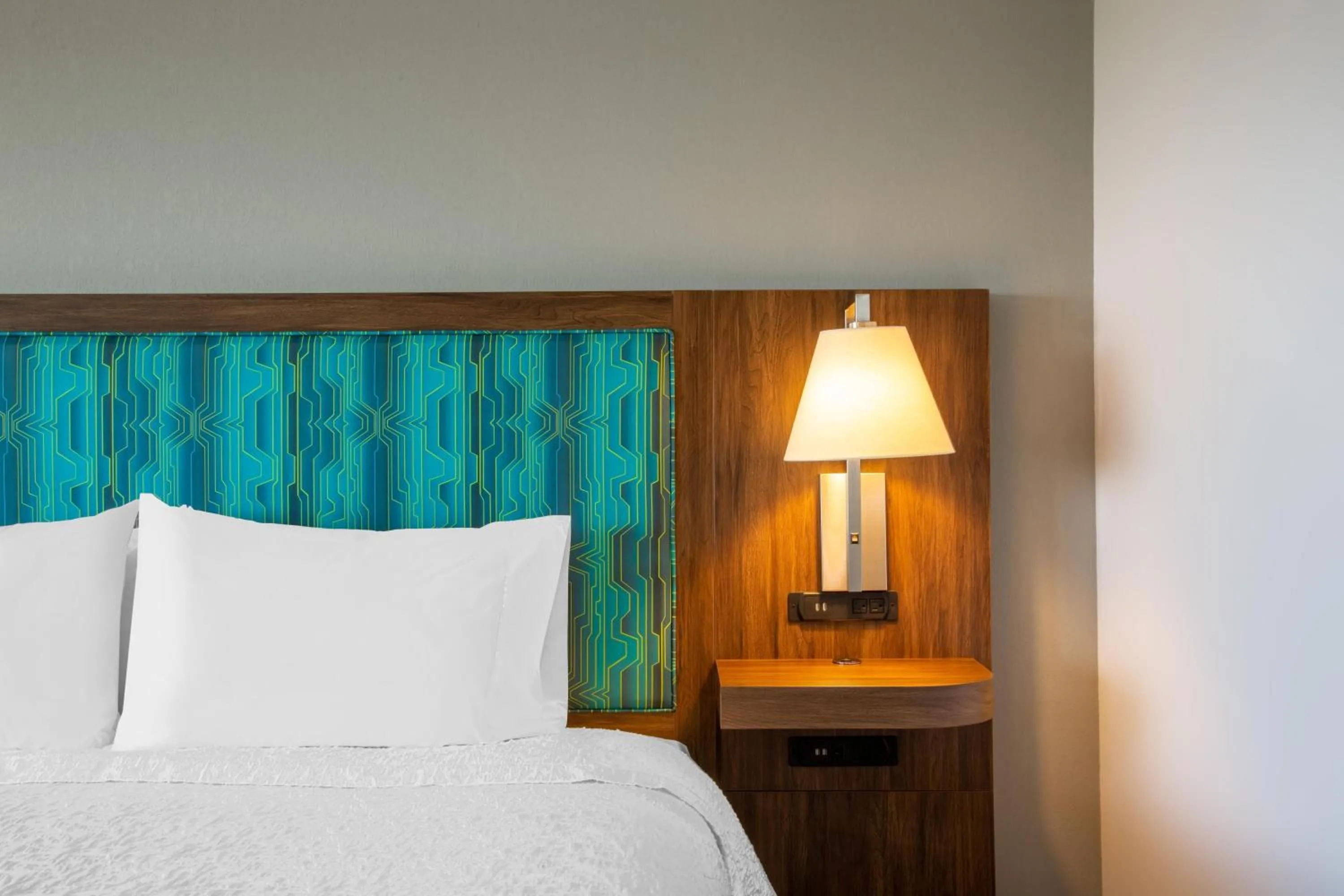 Bed in Hampton Inn & Suites Edmonton St. Albert, Ab