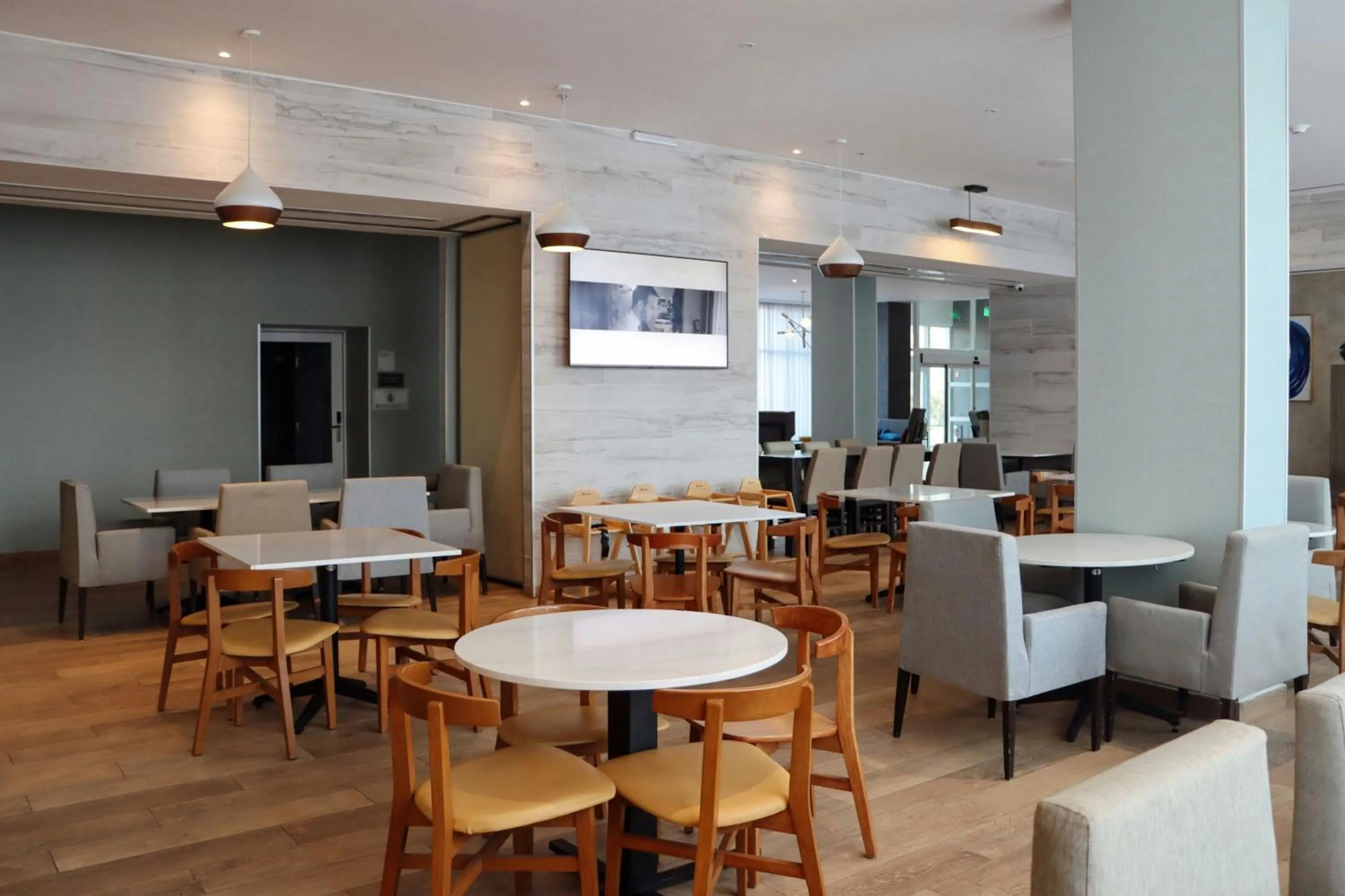 Restaurant/places to eat in Residence Inn by Marriott Merida